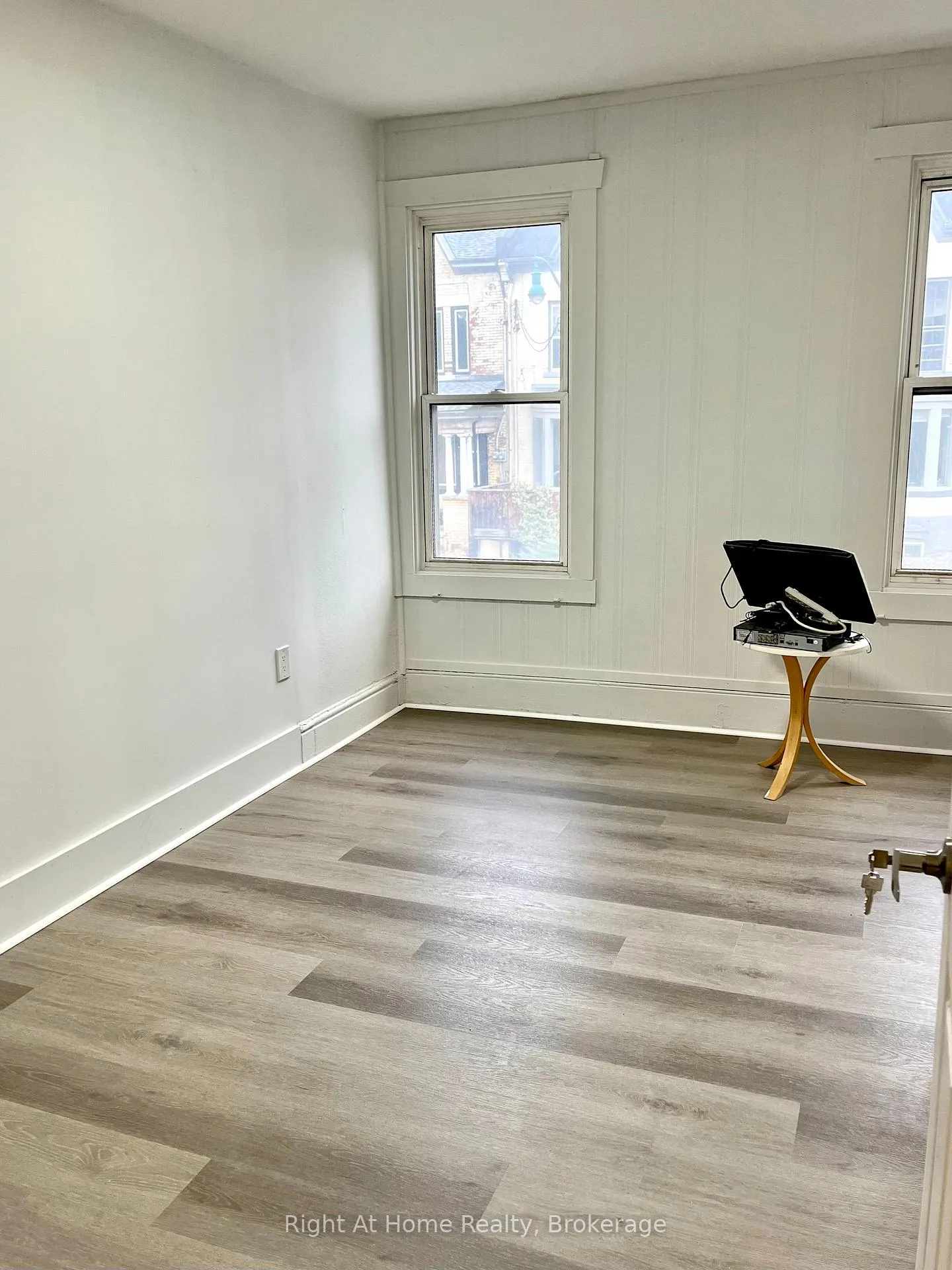 Photo 15 of Unit Upper, 275 Main Street W, Hamilton, Kirkendall — HOMEH