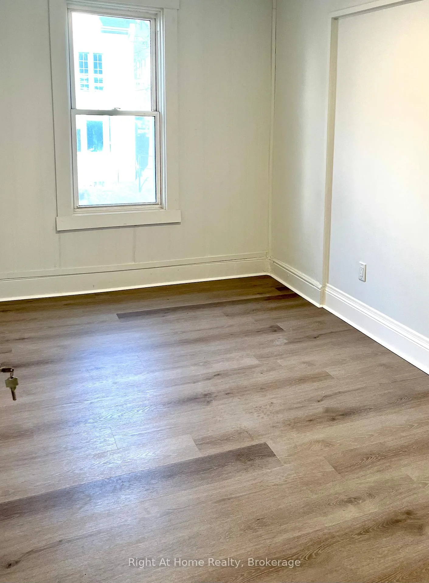 Photo 20 of Unit Upper, 275 Main Street W, Hamilton, Kirkendall — HOMEH