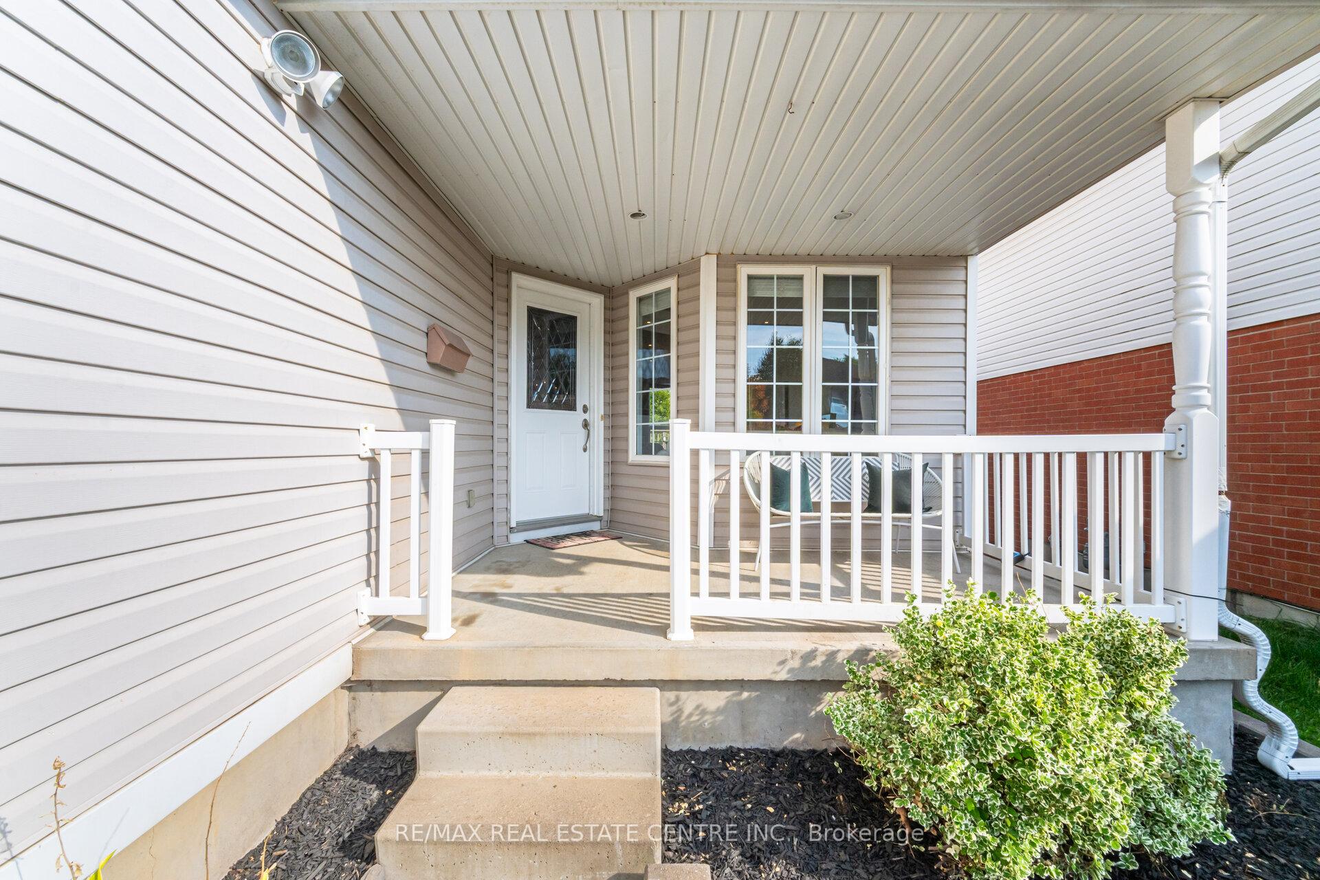 Photo 3 of 127 Silurian Drive, Guelph, Grange Road — HOMEH