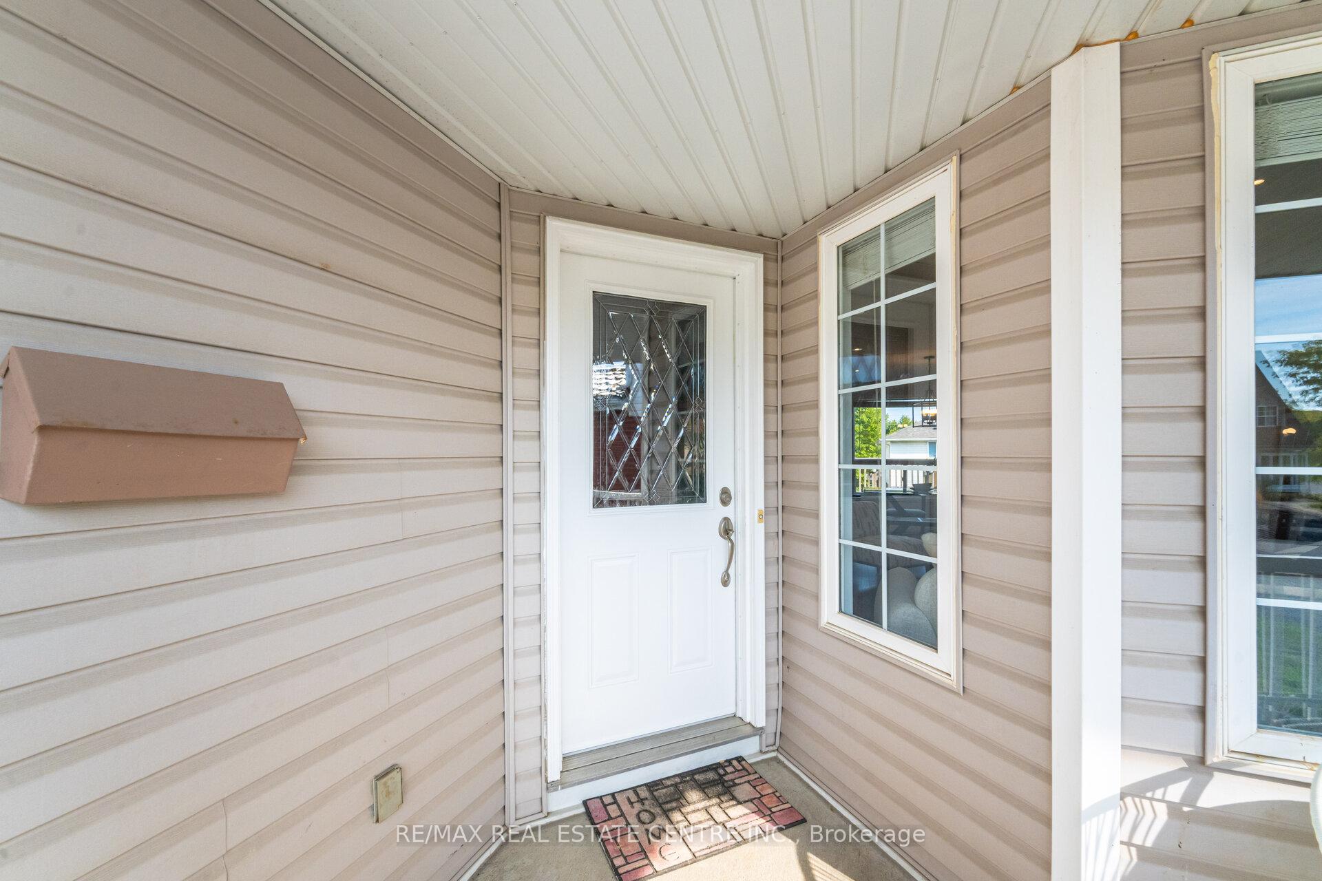 Photo 5 of 127 Silurian Drive, Guelph, Grange Road — HOMEH