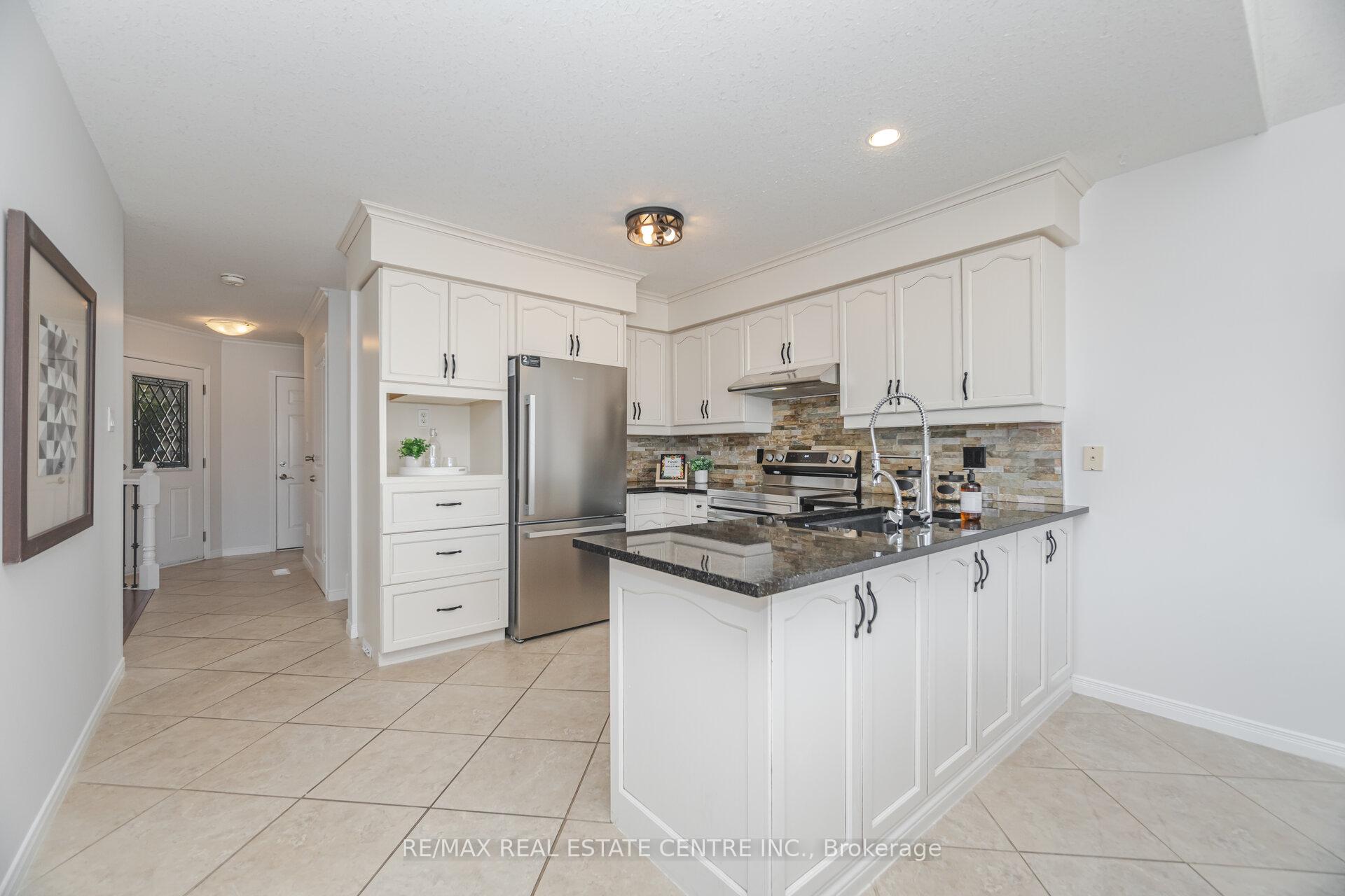 Photo 16 of 127 Silurian Drive, Guelph, Grange Road — HOMEH