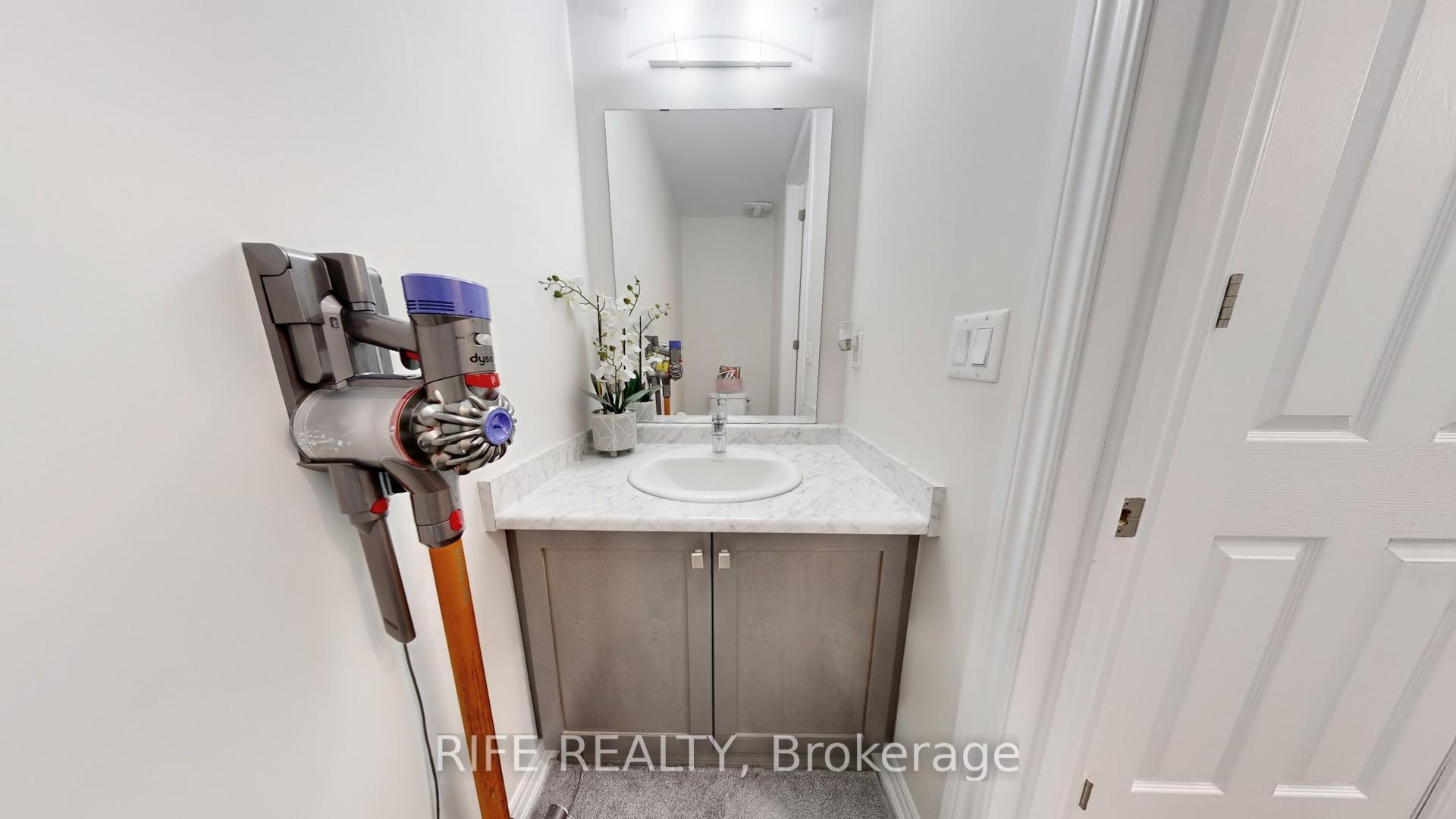 Photo 20 of 66 Mannar Drive, Markham, Victoria Square — HOMEH