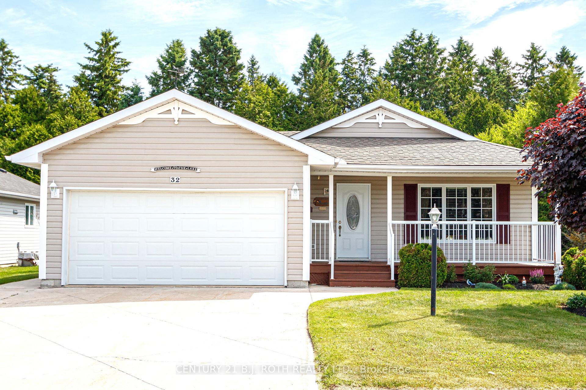 Photo 3 of 32 Illinois Crescent, Wasaga Beach — HOMEH