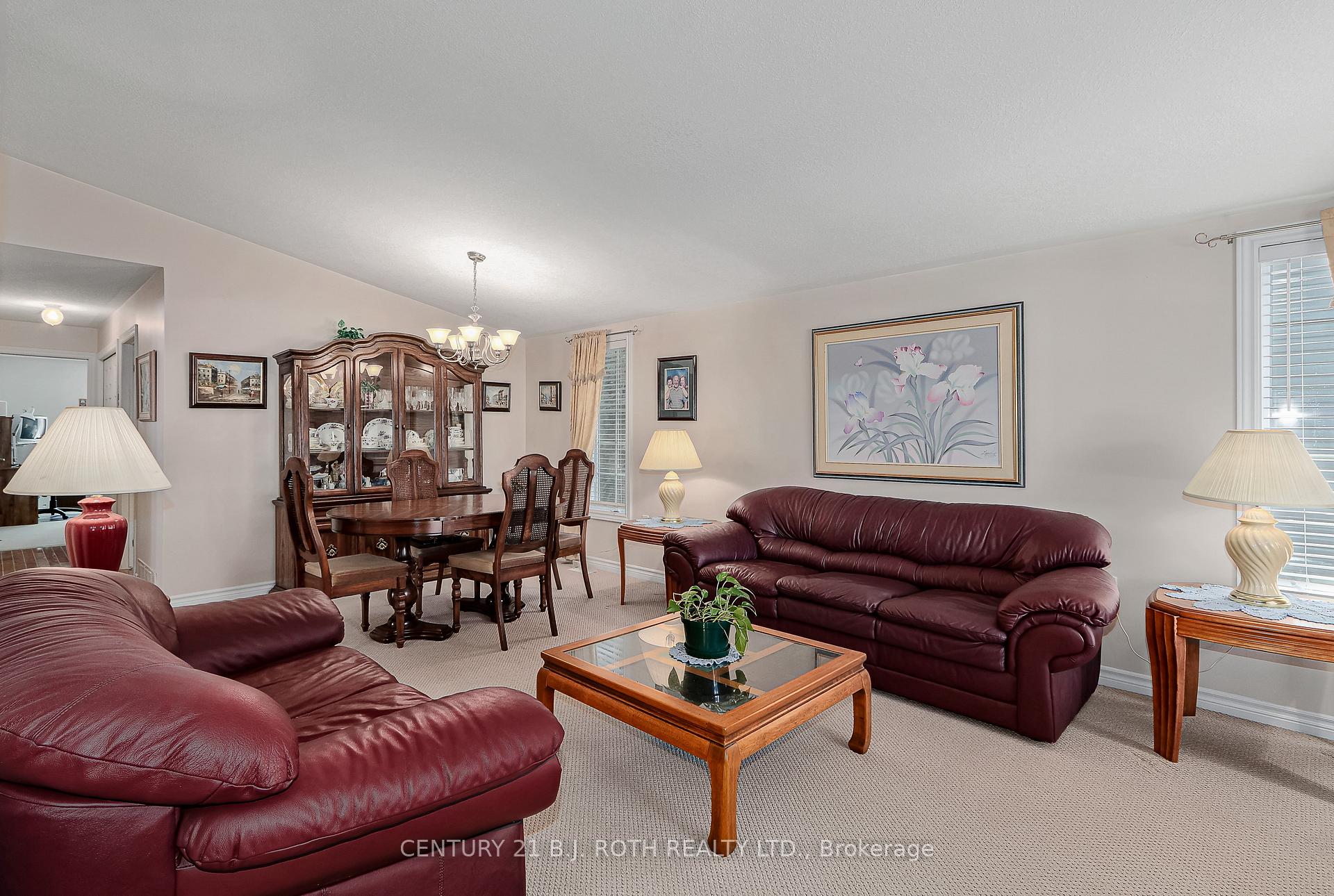 Photo 8 of 32 Illinois Crescent, Wasaga Beach — HOMEH