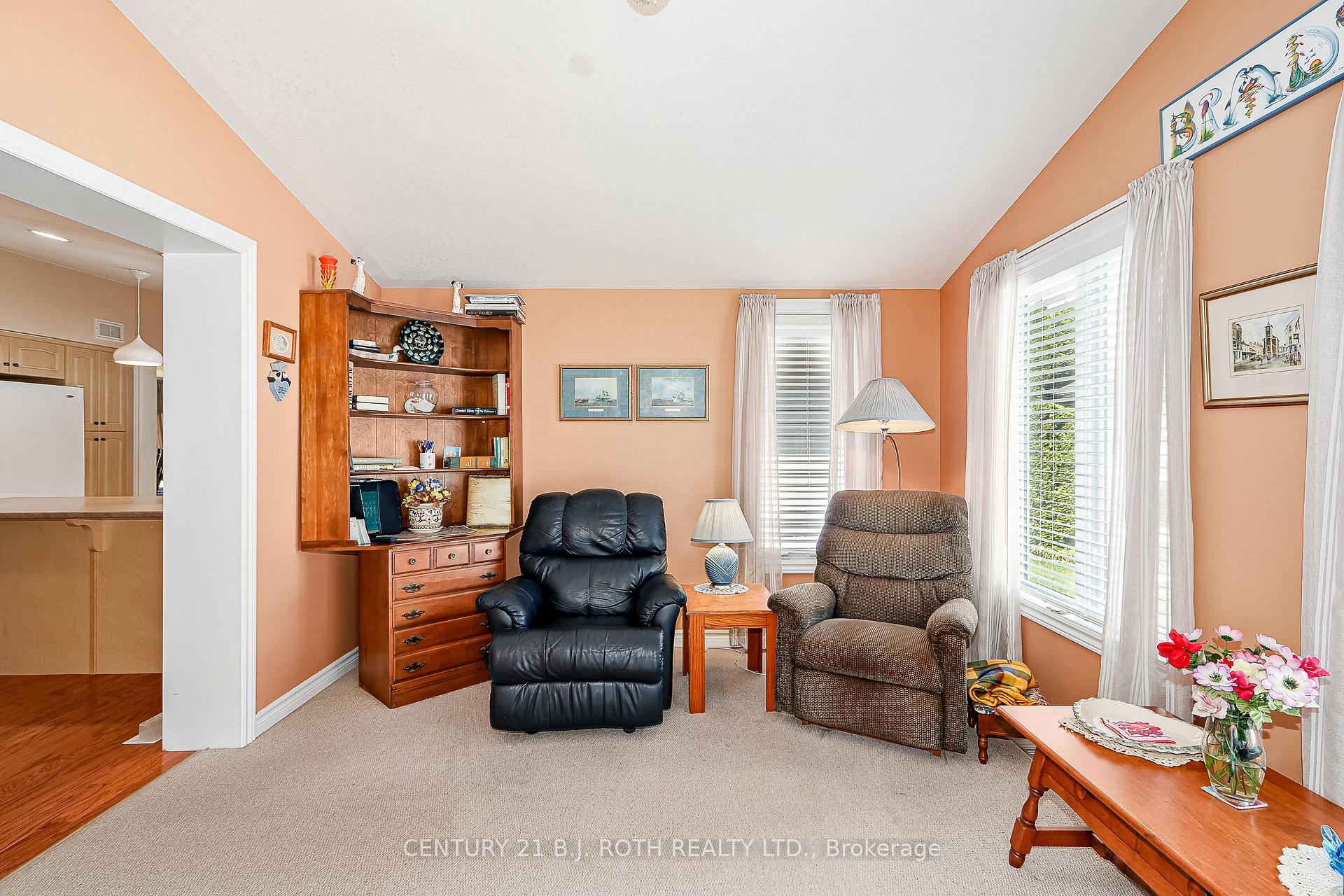 Photo 15 of 32 Illinois Crescent, Wasaga Beach — HOMEH
