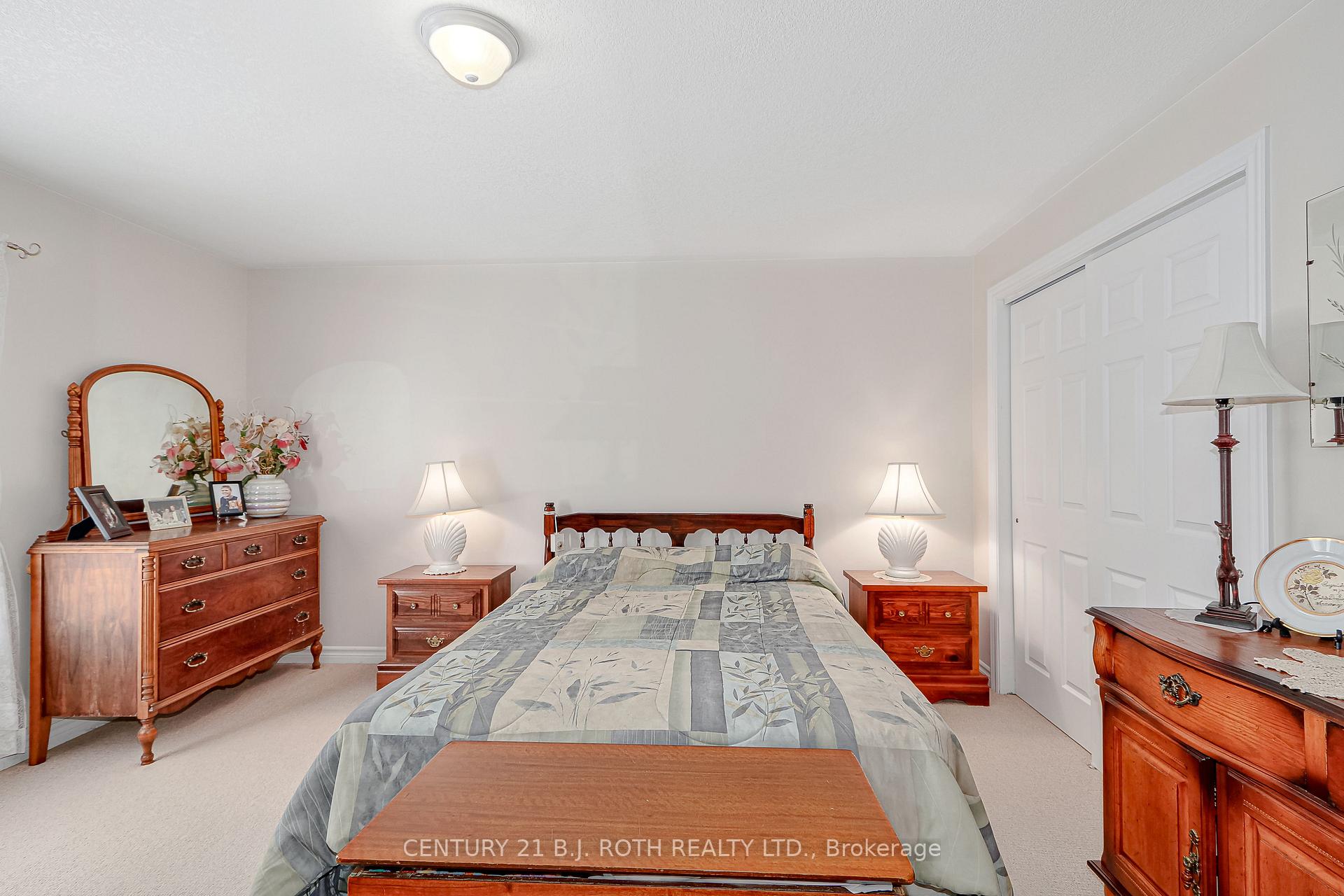 Photo 10 of 32 Illinois Crescent, Wasaga Beach — HOMEH