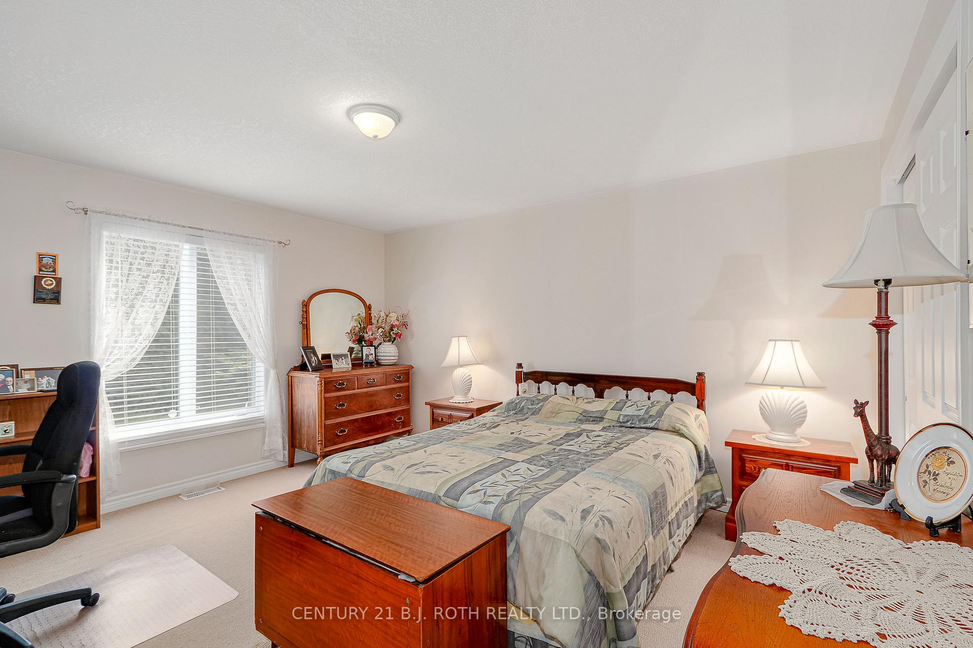 Photo 11 of 32 Illinois Crescent, Wasaga Beach — HOMEH