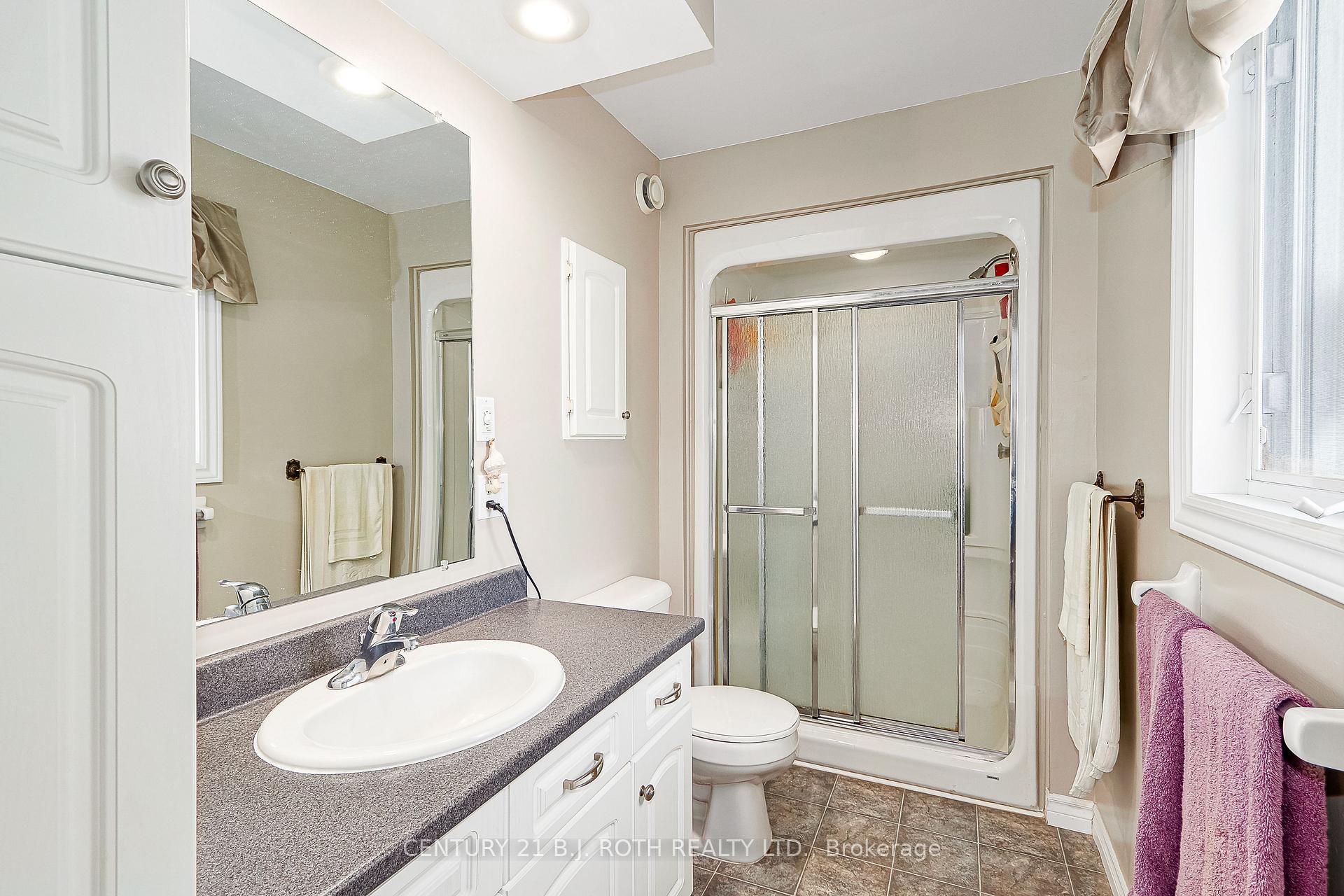 Photo 24 of 32 Illinois Crescent, Wasaga Beach — HOMEH