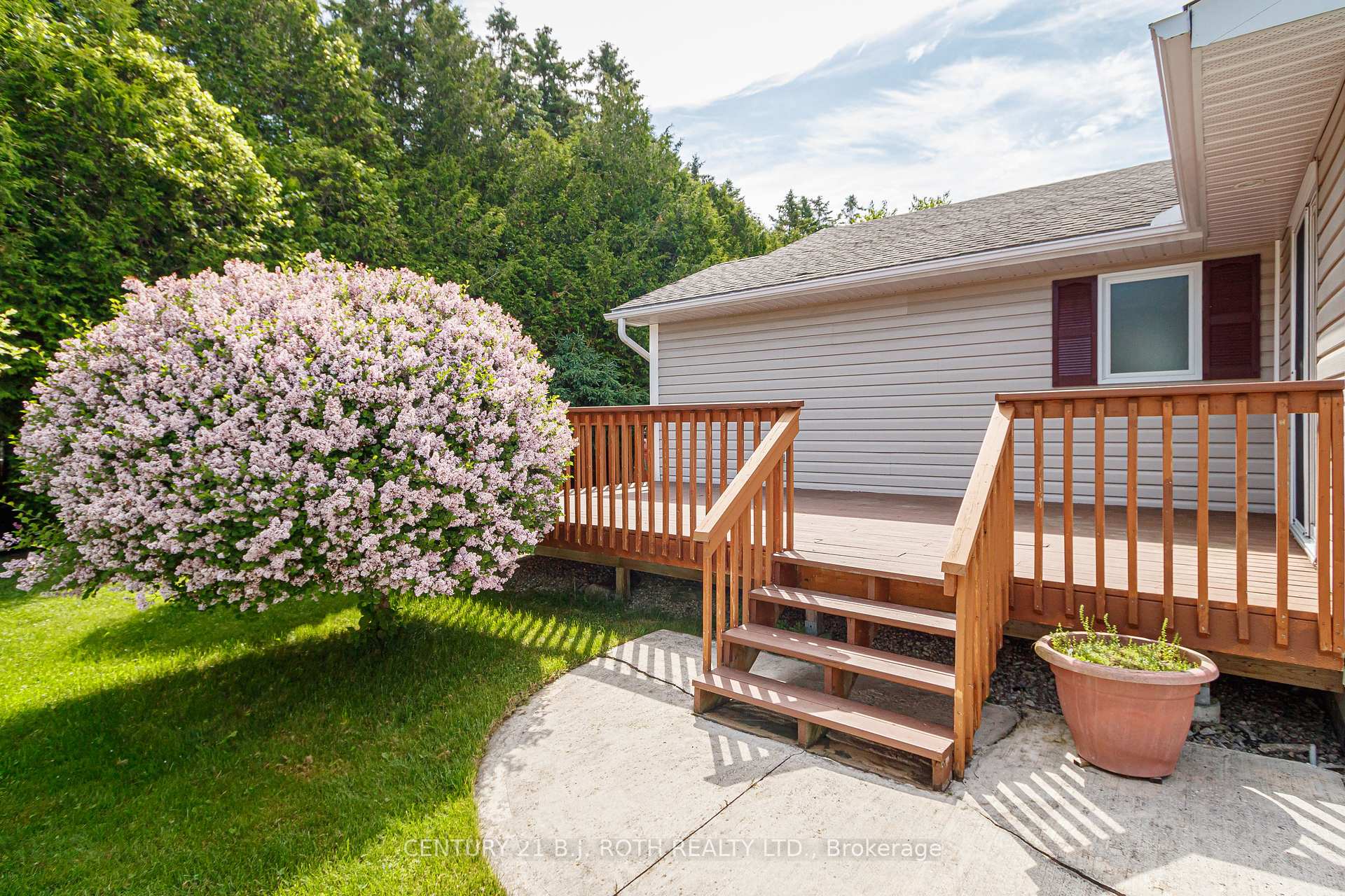 Photo 21 of 32 Illinois Crescent, Wasaga Beach — HOMEH