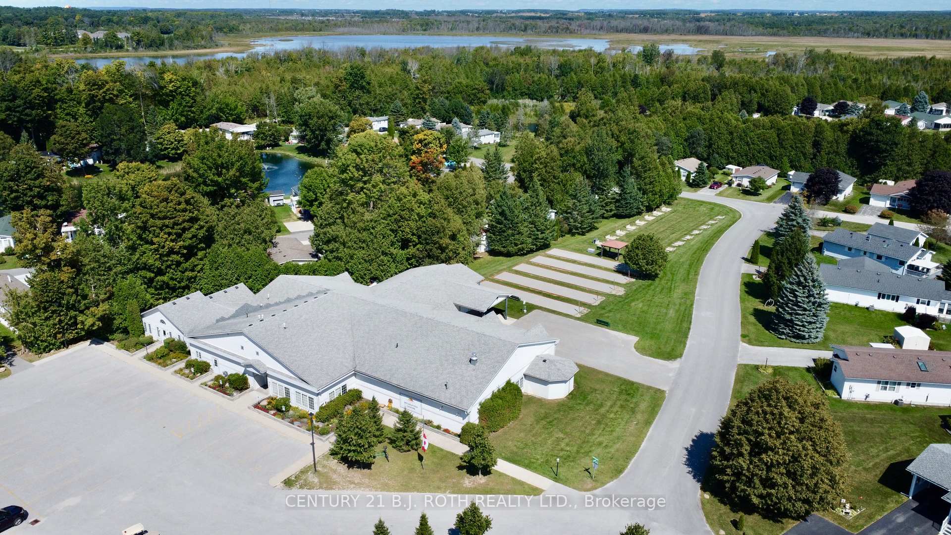 Photo 37 of 32 Illinois Crescent, Wasaga Beach — HOMEH