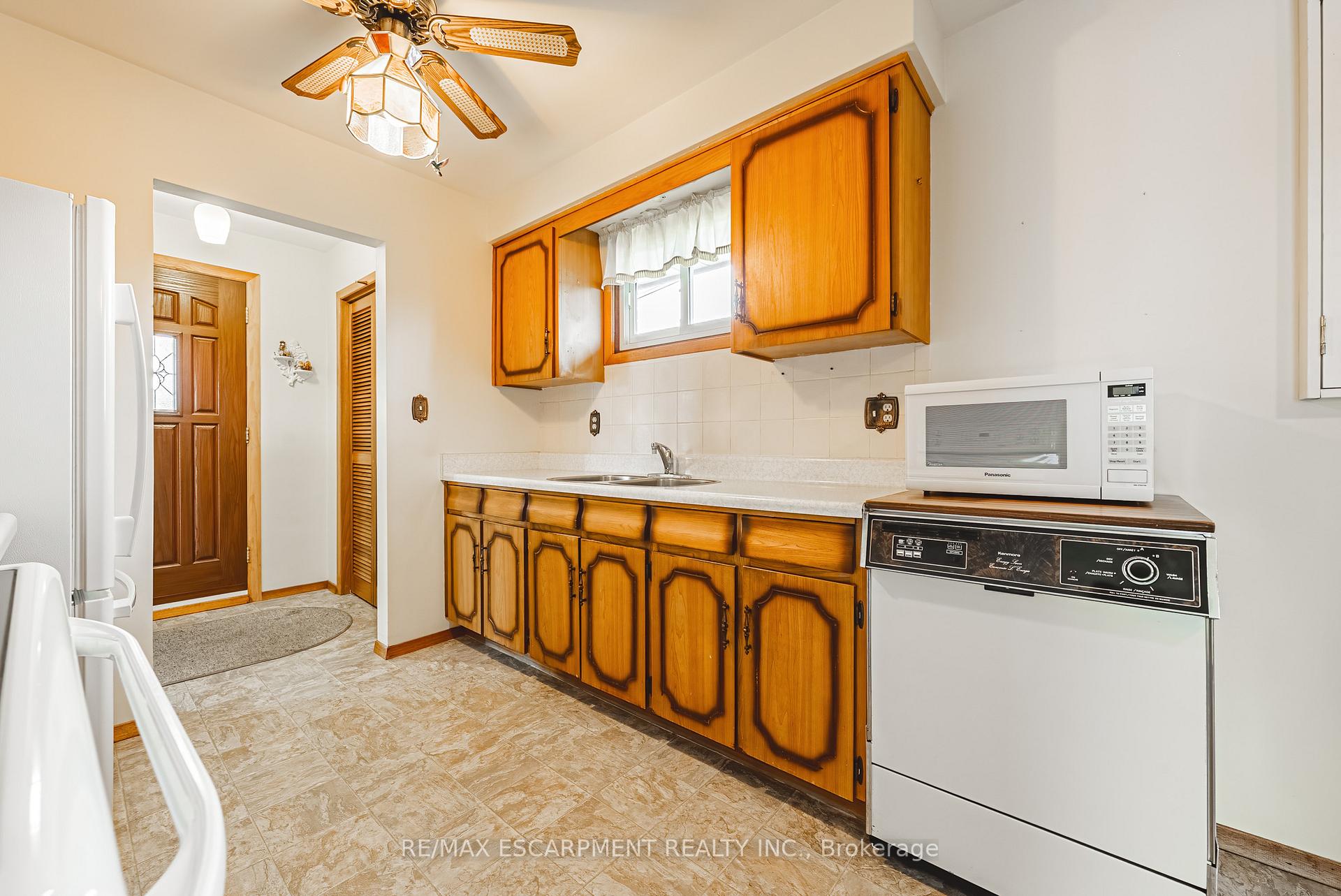 Photo 2 of 90 Pottruff Road N, Hamilton, Kentley — HOMEH