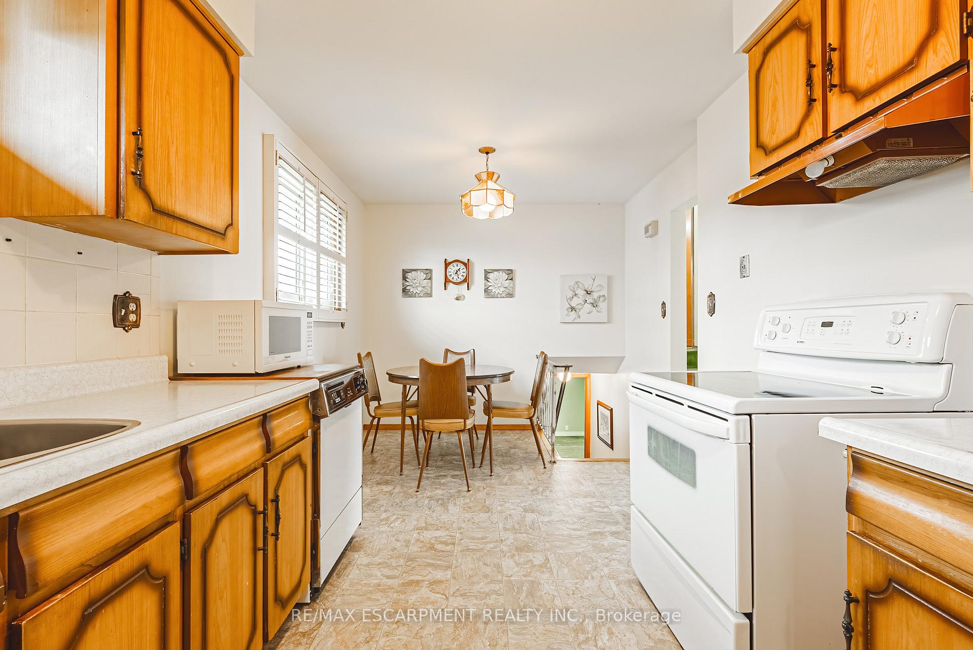 Photo 36 of 90 Pottruff Road N, Hamilton, Kentley — HOMEH