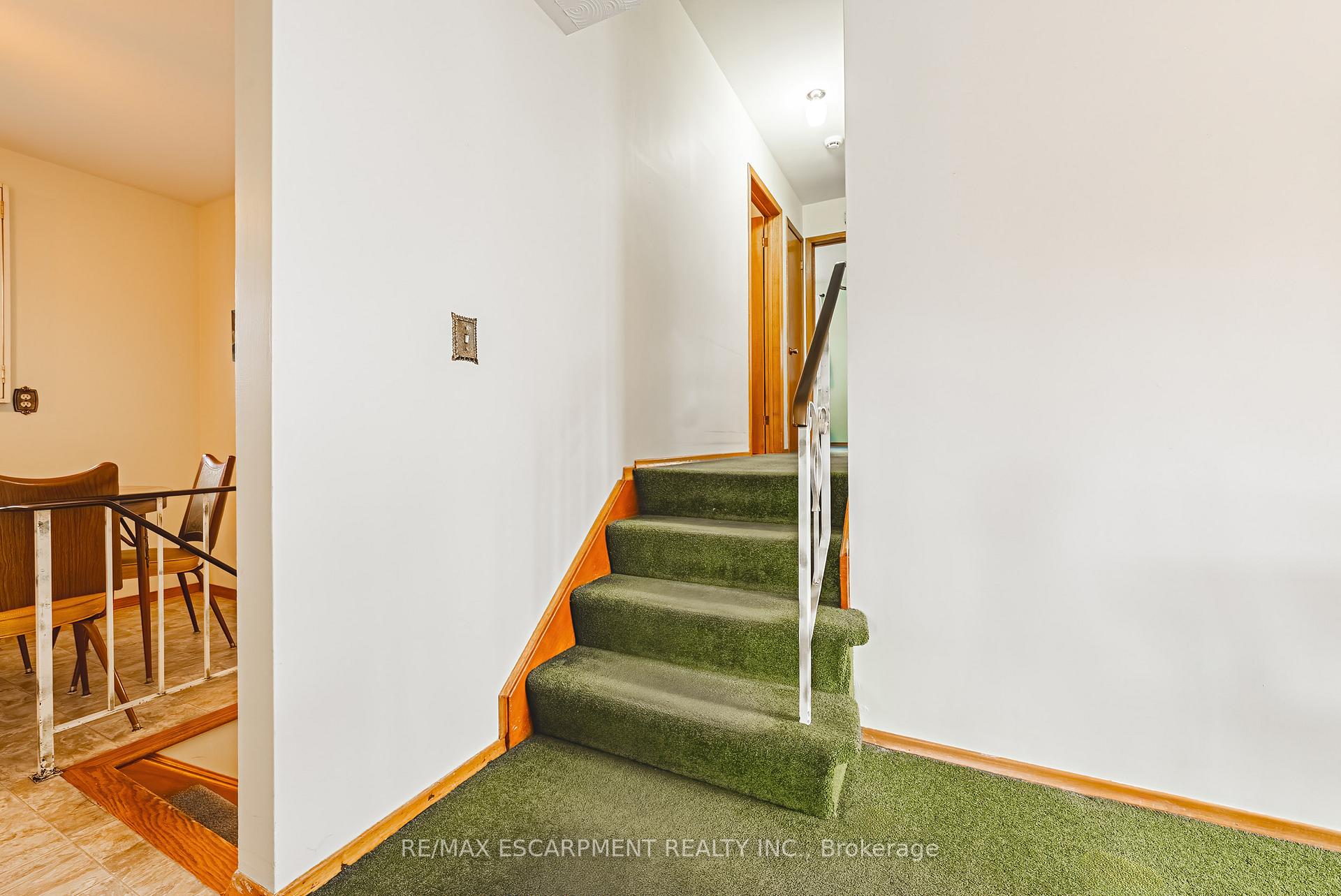 Photo 25 of 90 Pottruff Road N, Hamilton, Kentley — HOMEH