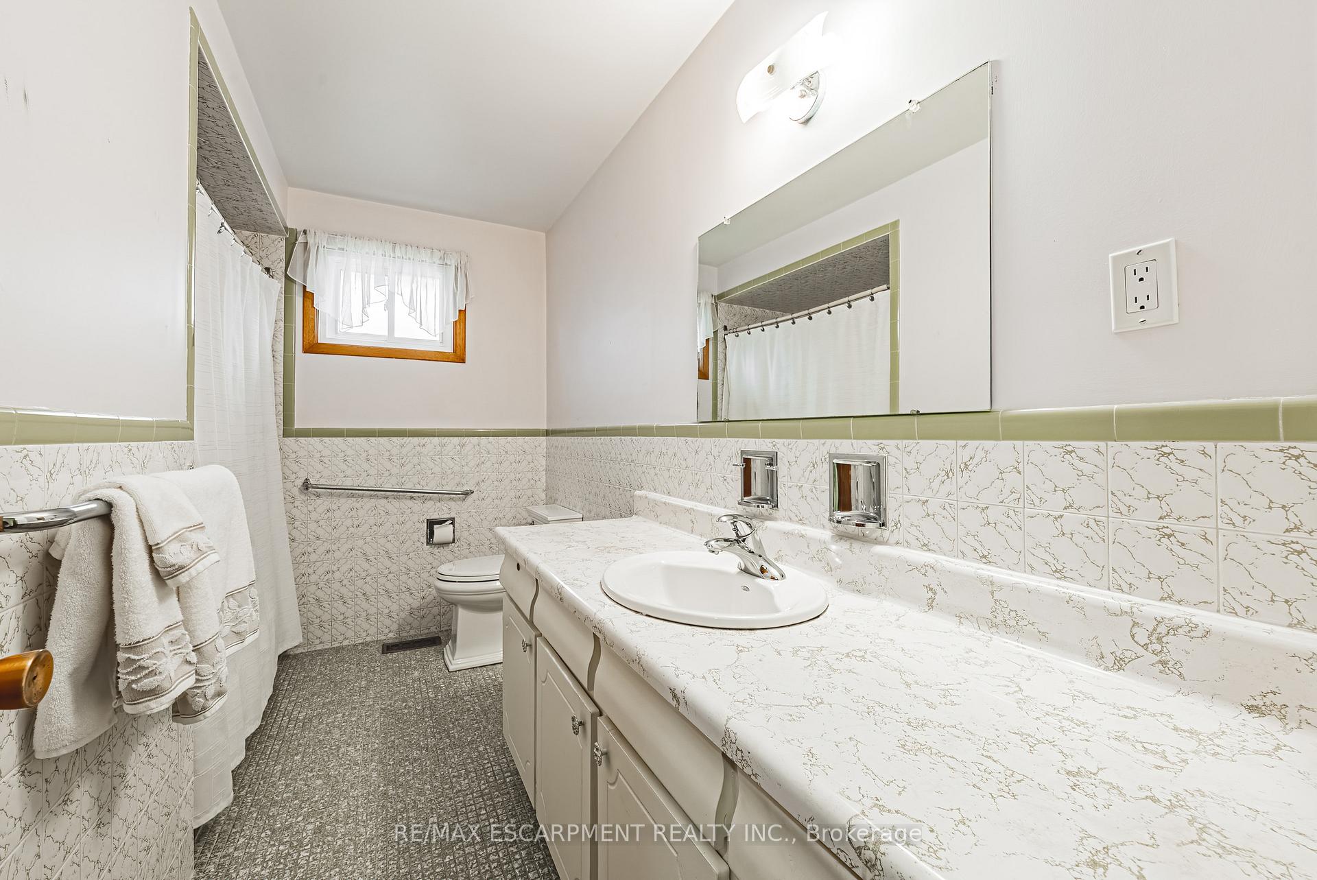 Photo 24 of 90 Pottruff Road N, Hamilton, Kentley — HOMEH