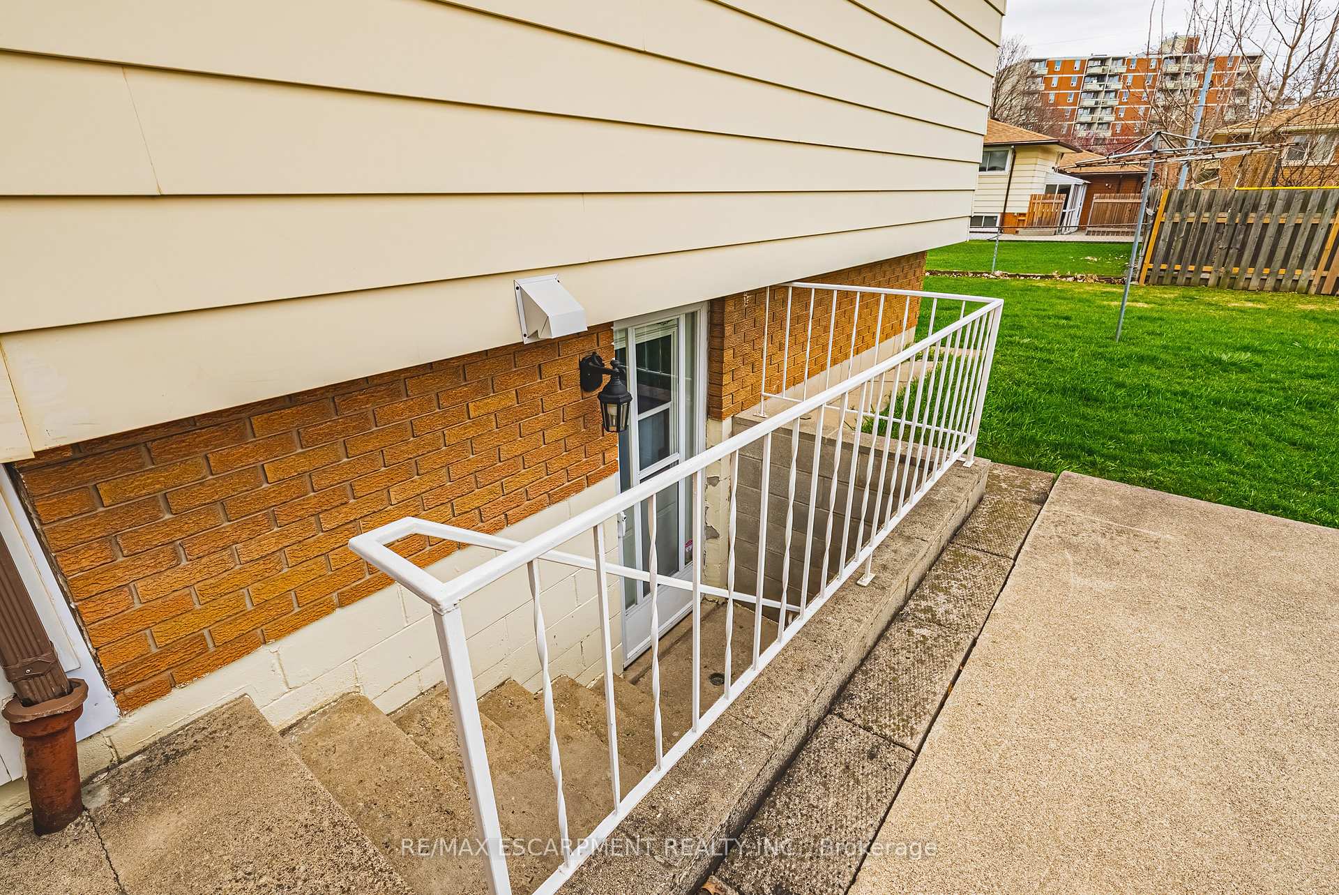 Photo 31 of 90 Pottruff Road N, Hamilton, Kentley — HOMEH