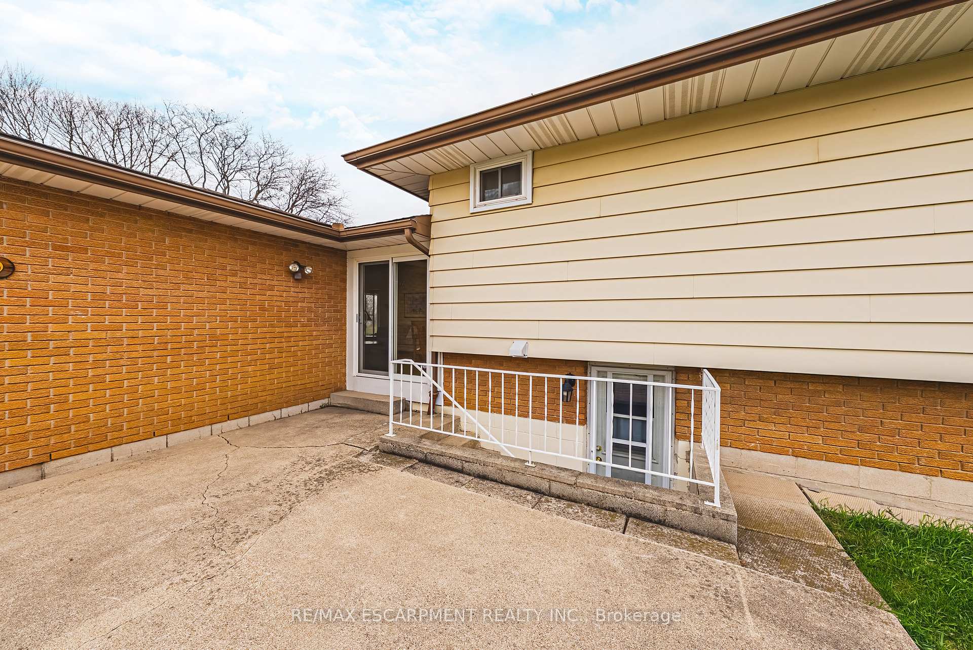 Photo 28 of 90 Pottruff Road N, Hamilton, Kentley — HOMEH
