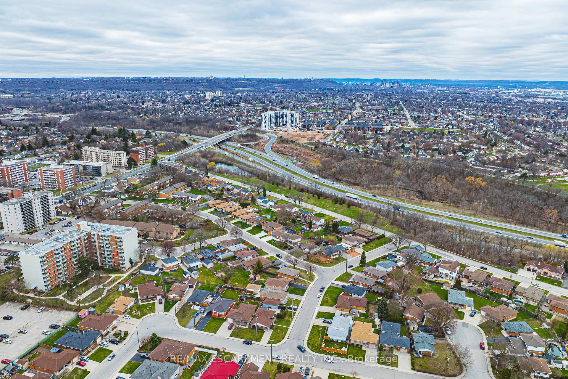 Photo 44 of 90 Pottruff Road N, Hamilton, Kentley — HOMEH