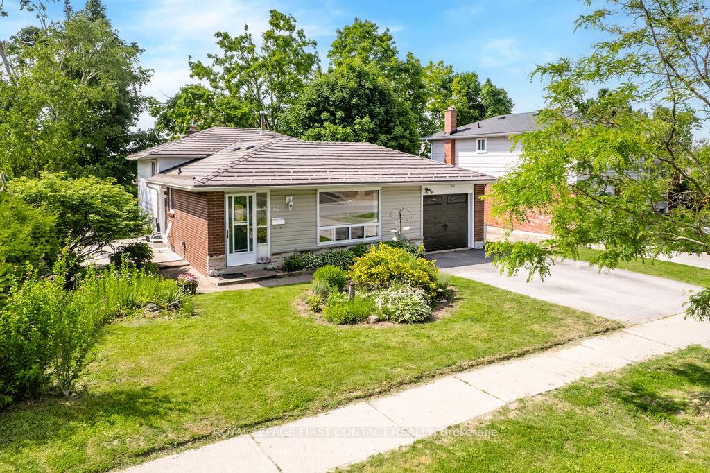 Front of 33 Roslyn Road