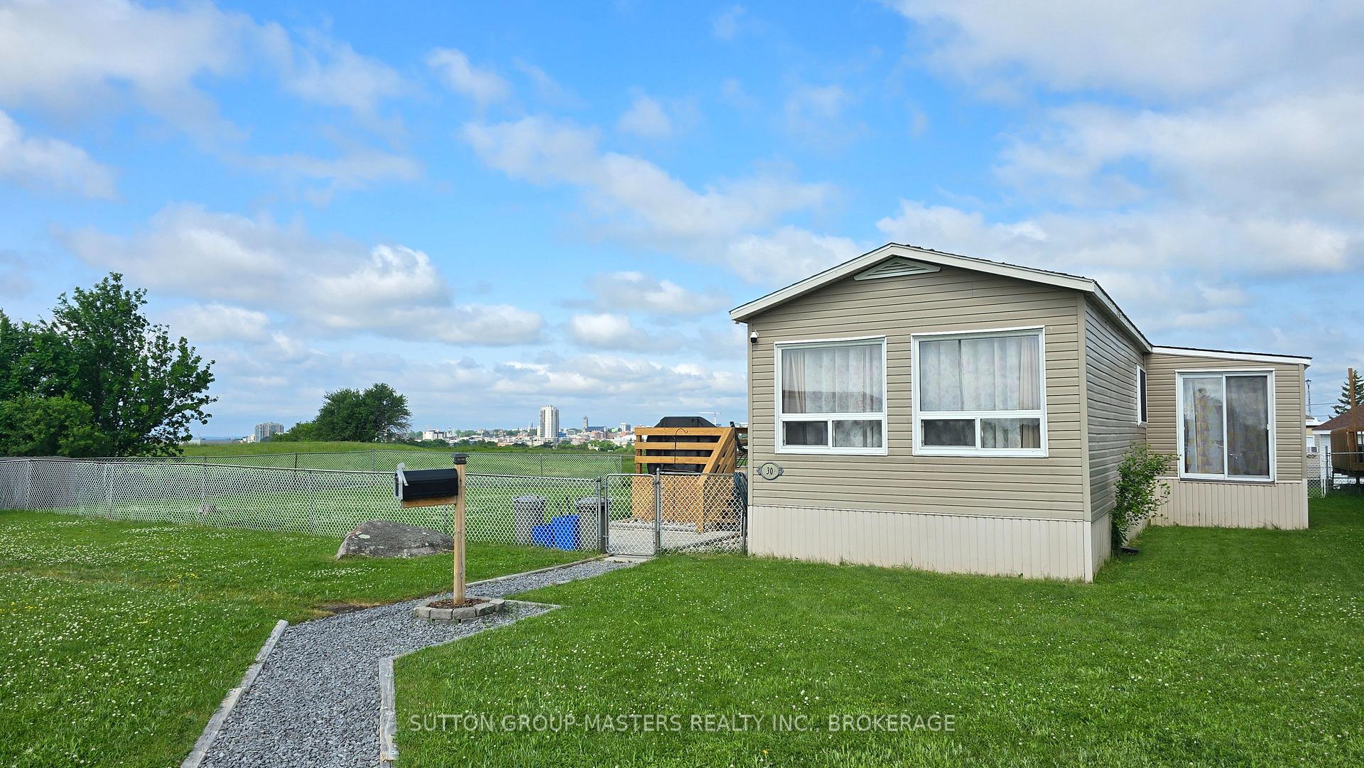 Photo 3 of 30 Kapyong Crescent, Kingston, Kingston East (incl CFB Kingston) — HOMEH