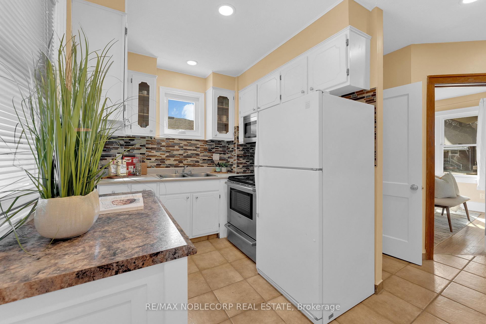 Photo 24 of 1640 Pillette Road, Windsor — HOMEH
