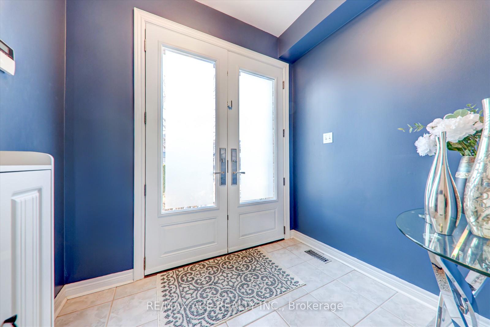 Photo 10 of 62 Saffron Crescent, Brampton, Bramalea North Industrial — HOMEH