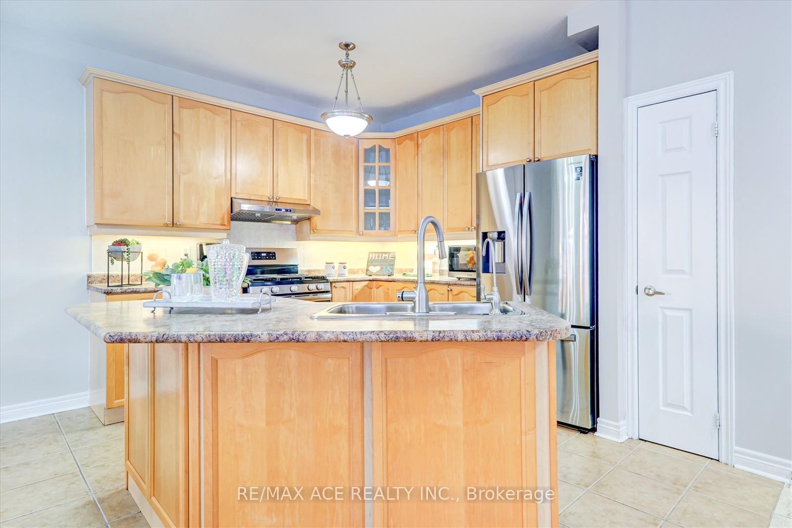 Photo 44 of 62 Saffron Crescent, Brampton, Bramalea North Industrial — HOMEH