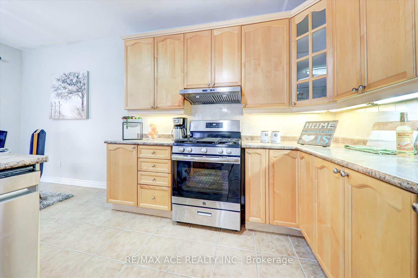 Photo 45 of 62 Saffron Crescent, Brampton, Bramalea North Industrial — HOMEH