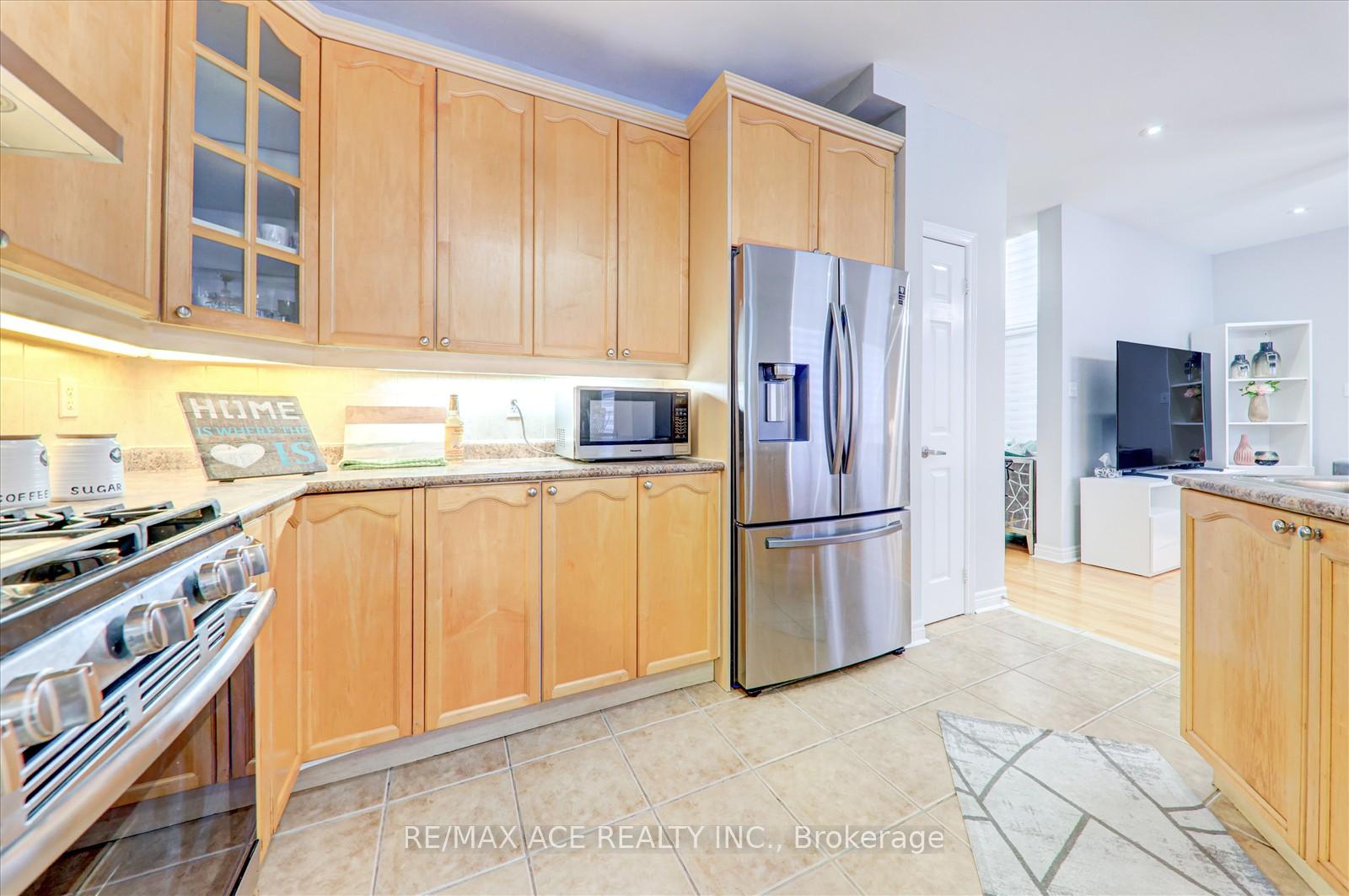 Photo 42 of 62 Saffron Crescent, Brampton, Bramalea North Industrial — HOMEH