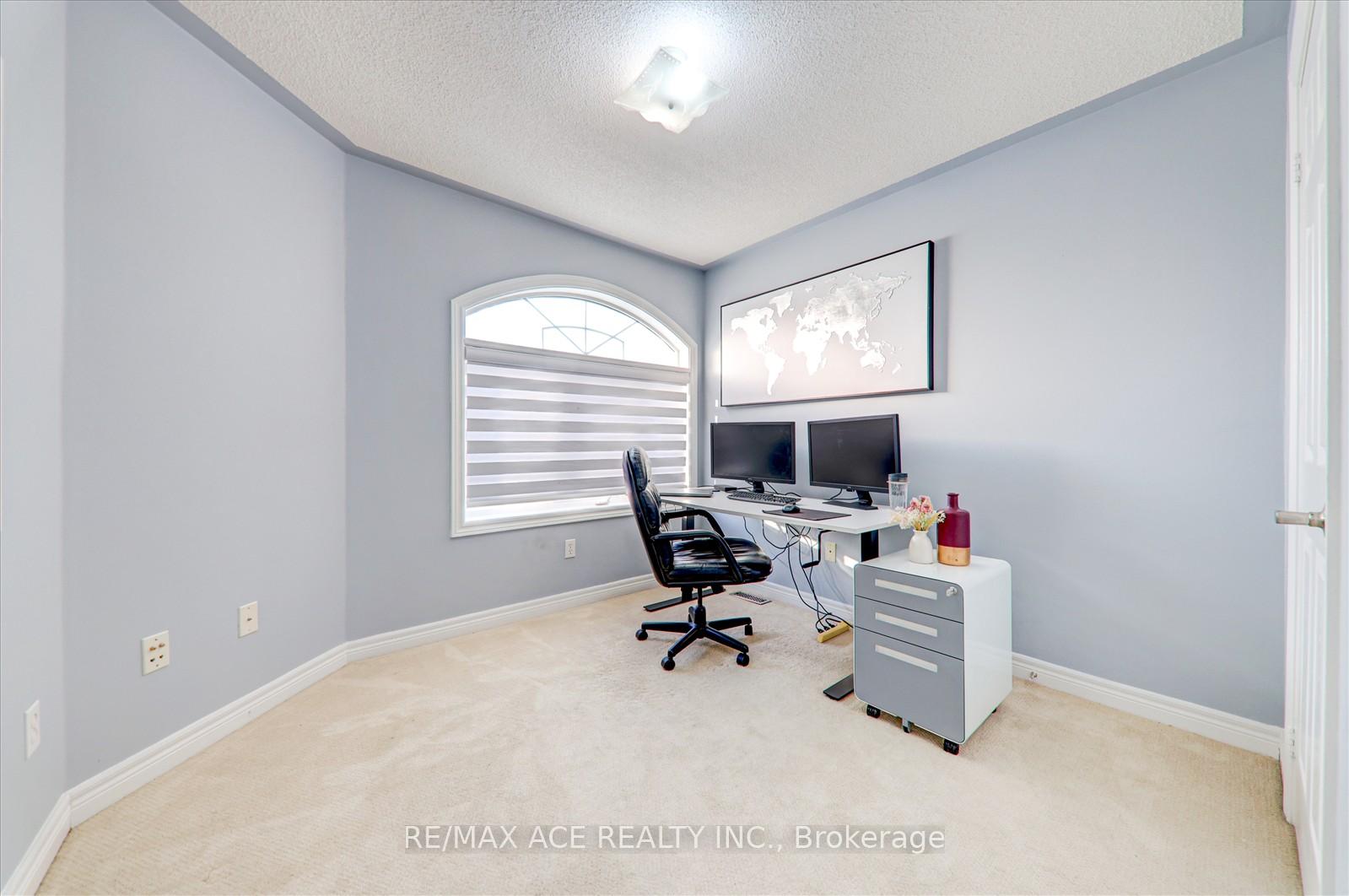 Photo 11 of 62 Saffron Crescent, Brampton, Bramalea North Industrial — HOMEH
