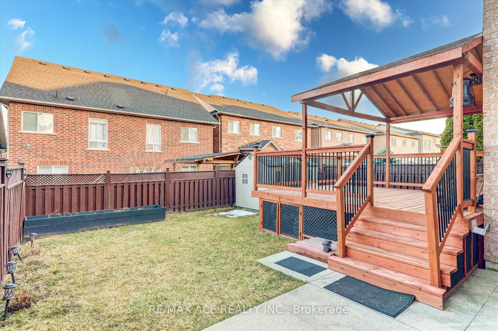 Photo 9 of 62 Saffron Crescent, Brampton, Bramalea North Industrial — HOMEH