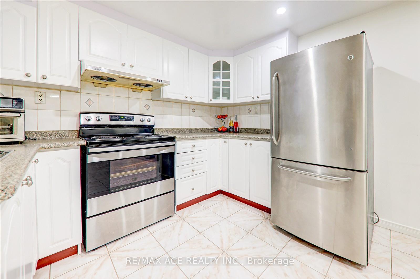 Photo 21 of 62 Saffron Crescent, Brampton, Bramalea North Industrial — HOMEH