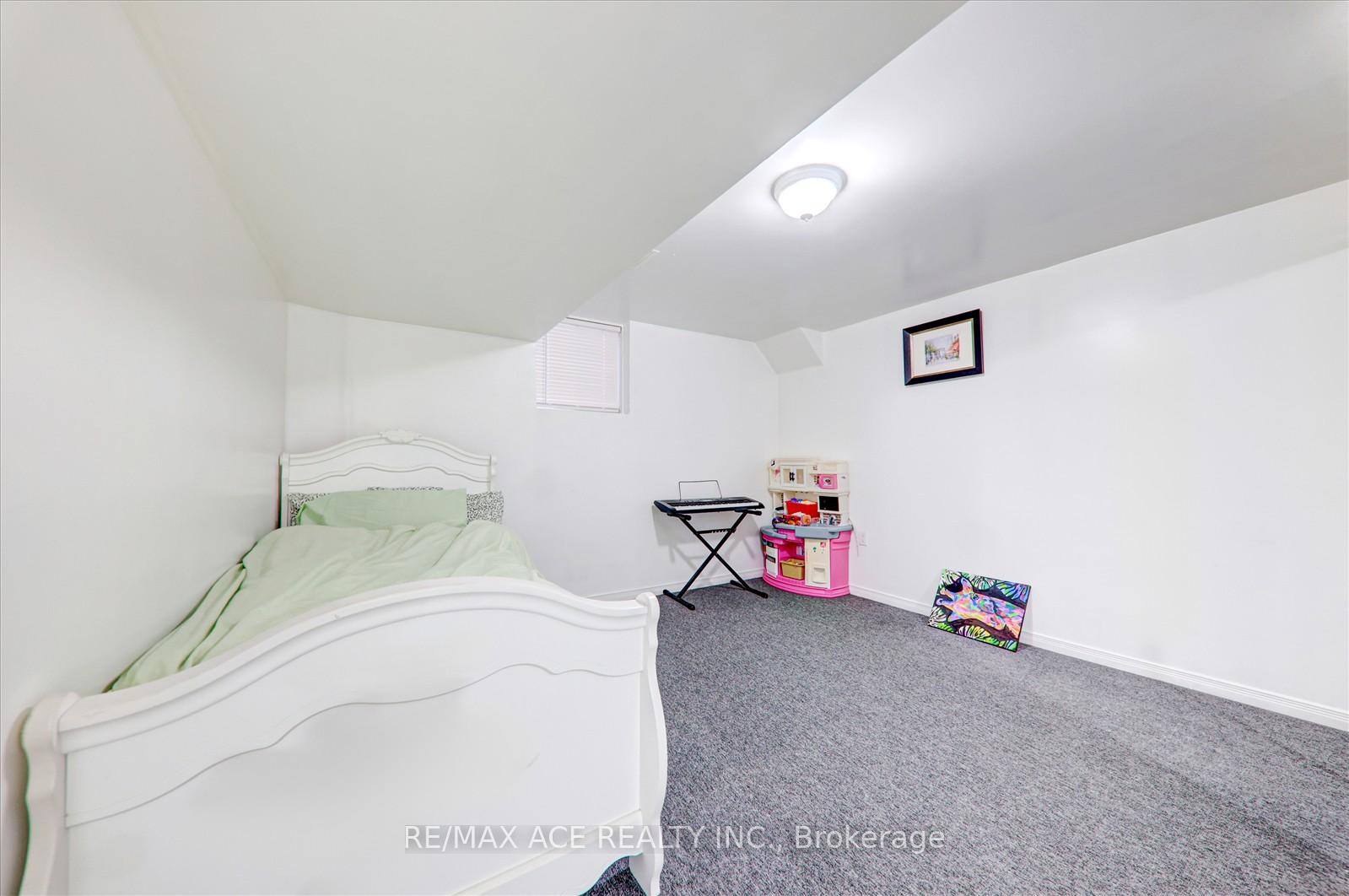 Photo 40 of 62 Saffron Crescent, Brampton, Bramalea North Industrial — HOMEH
