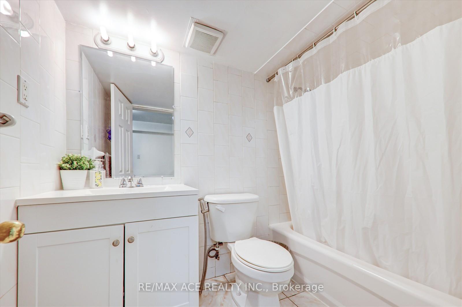 Photo 32 of 62 Saffron Crescent, Brampton, Bramalea North Industrial — HOMEH