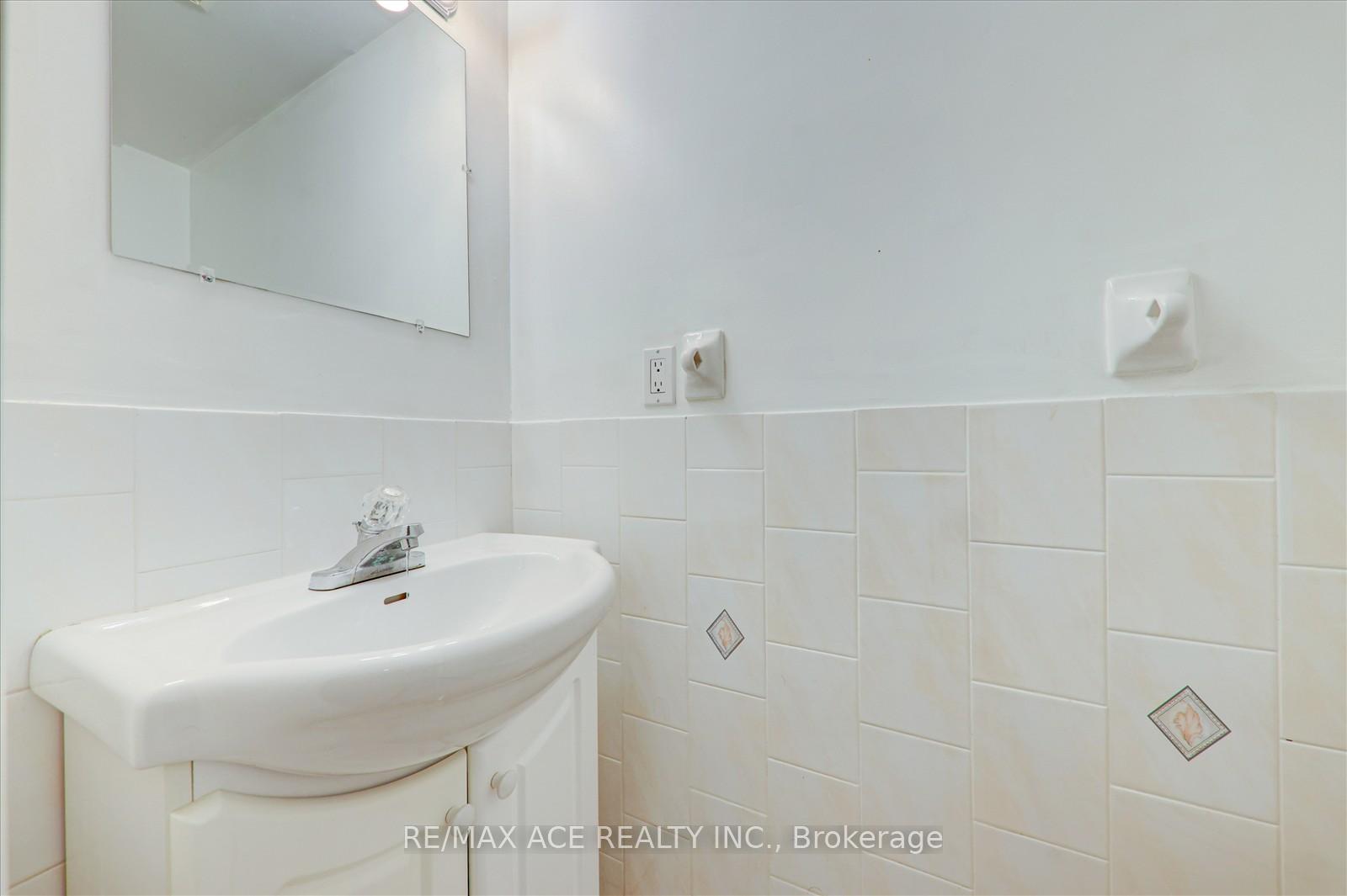 Photo 31 of 62 Saffron Crescent, Brampton, Bramalea North Industrial — HOMEH
