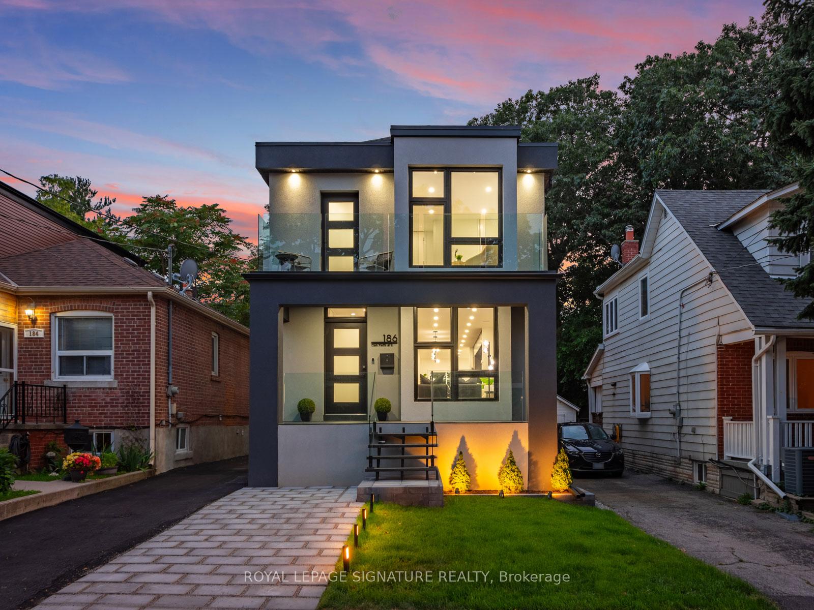 Front of 186 Oak Park Avenue