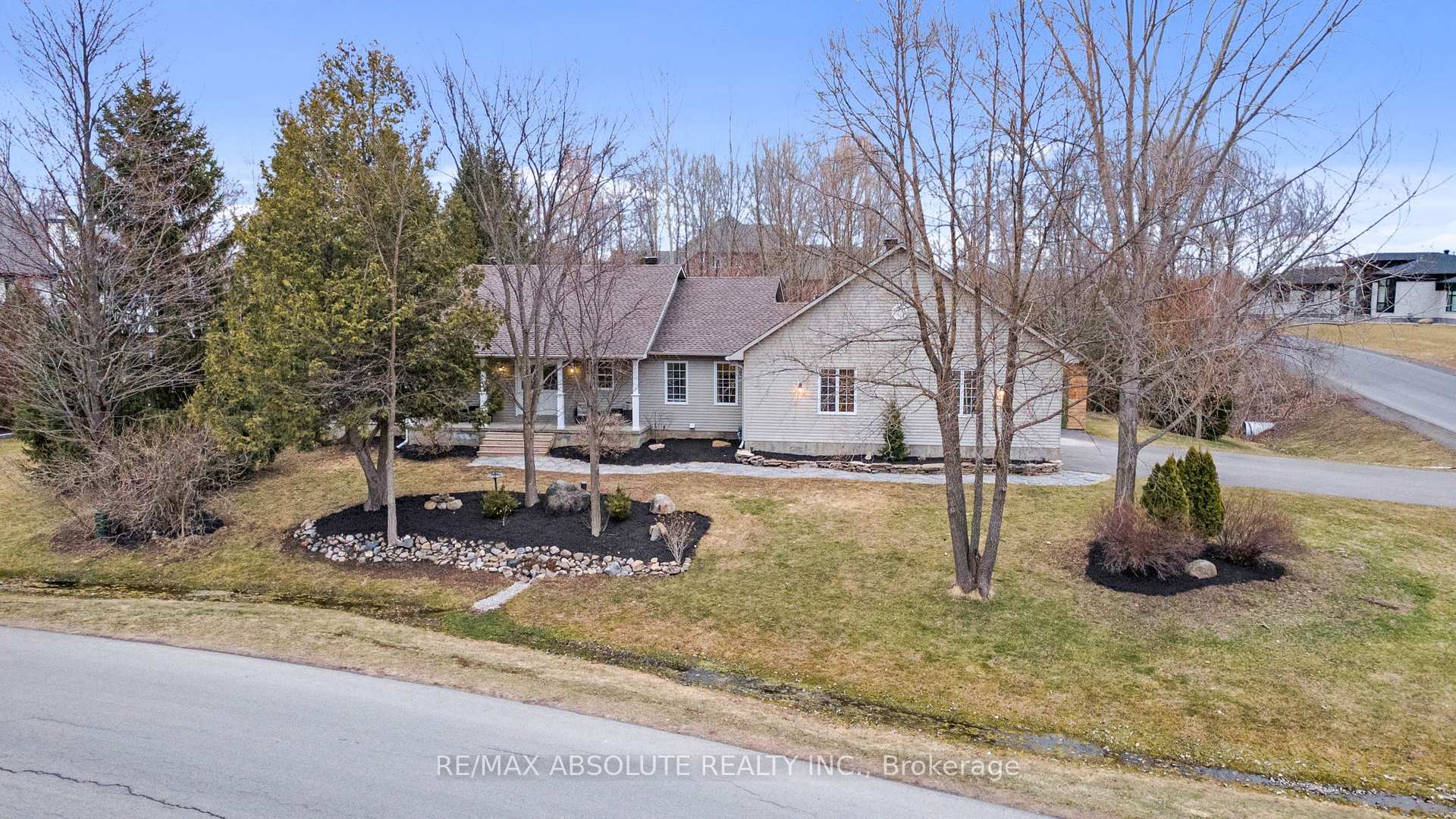 Front of 1601 Shauna Crescent