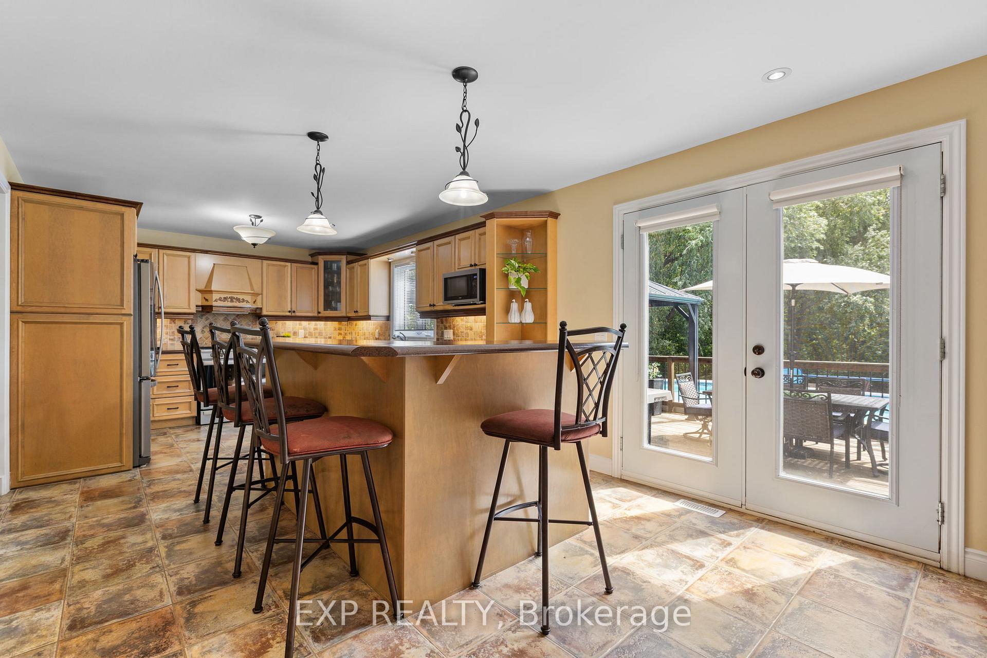 Photo 9 of 8325 Albert Bouwers Circle, Ottawa, Osgoode Twp North of Reg Rd 6 — HOMEH