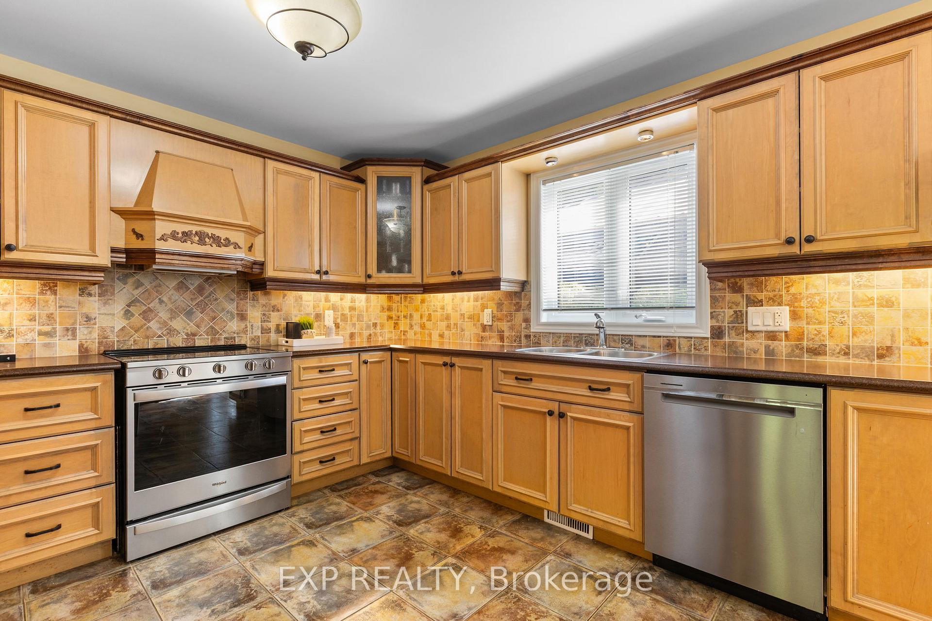 Photo 10 of 8325 Albert Bouwers Circle, Ottawa, Osgoode Twp North of Reg Rd 6 — HOMEH