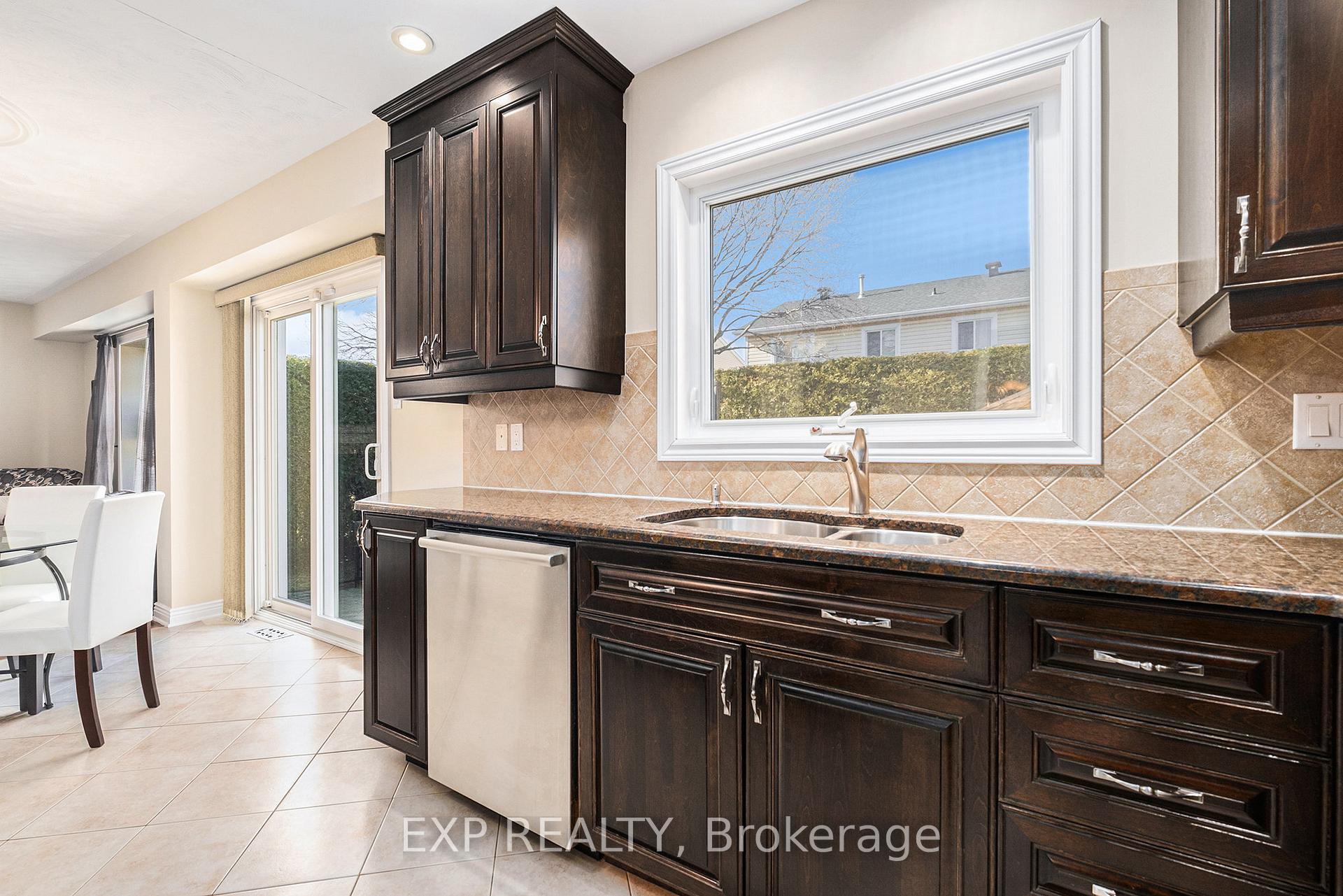 Photo 10 of 13 Pepperrall Crescent, Ottawa, Barrhaven - Heritage Park — HOMEH
