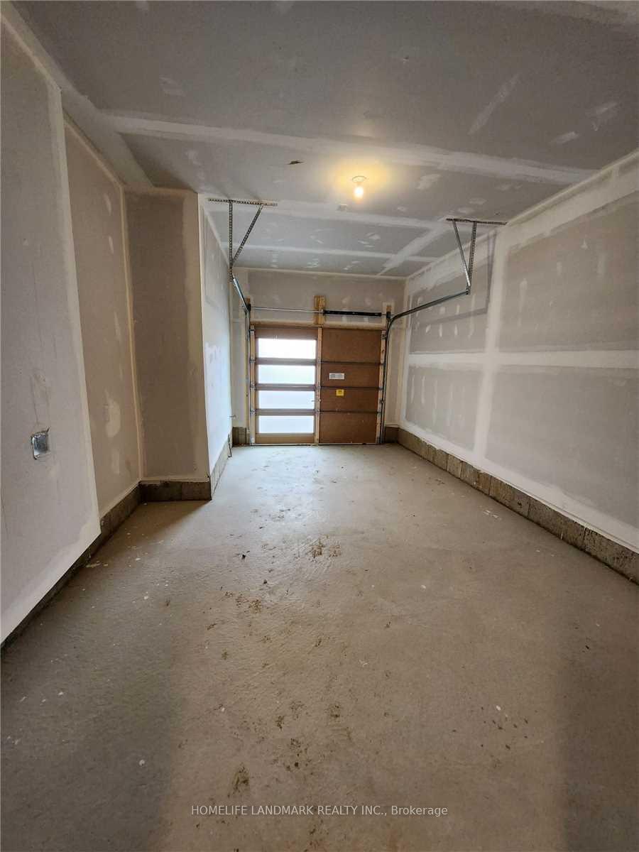 Photo 17 of 109 Yale Drive, Hamilton, Mount Hope — HOMEH