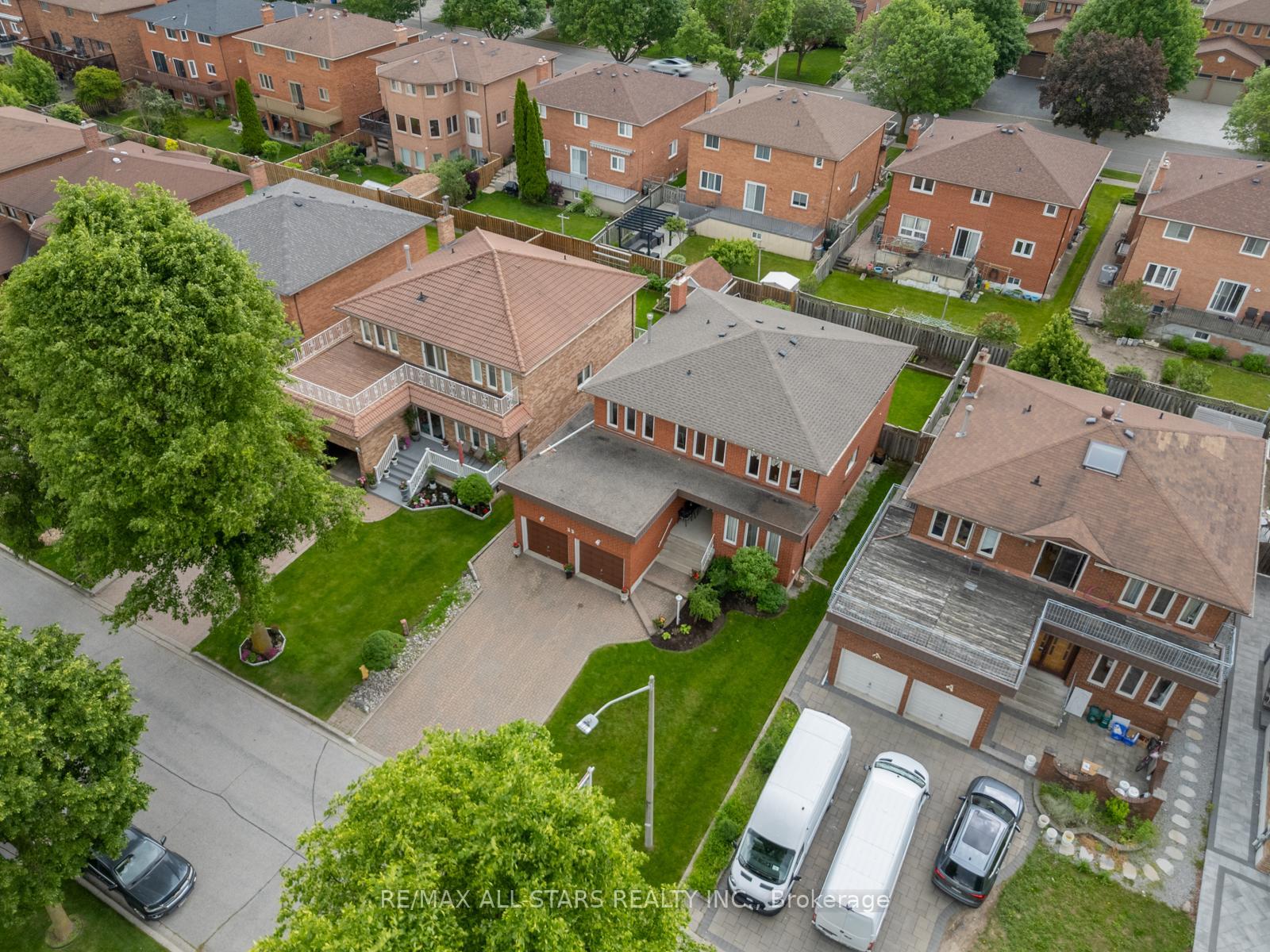 Photo 2 of 33 Dundee Crescent, Markham, Village Green-South Unionville — HOMEH