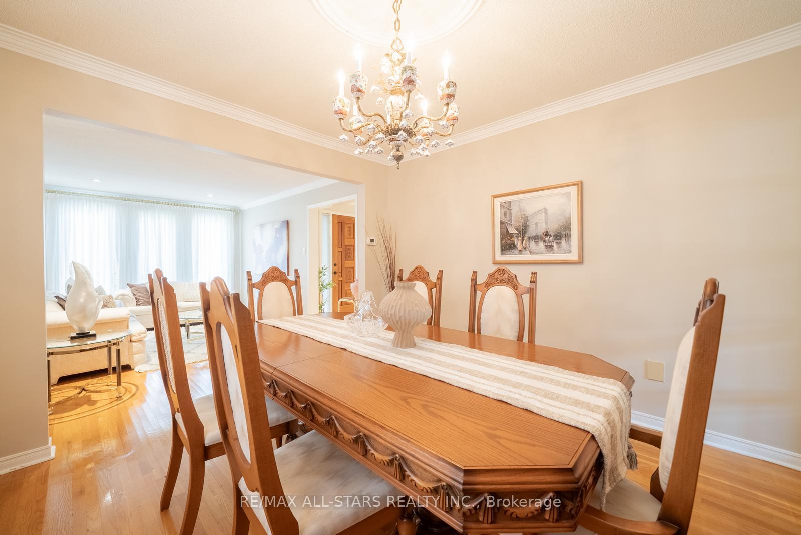 Photo 10 of 33 Dundee Crescent, Markham, Village Green-South Unionville — HOMEH