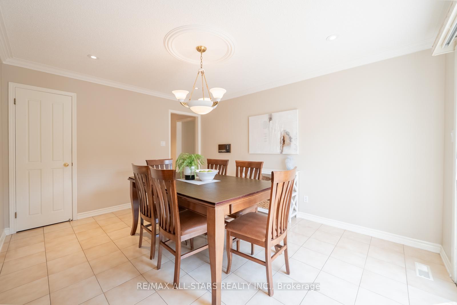 Photo 14 of 33 Dundee Crescent, Markham, Village Green-South Unionville — HOMEH