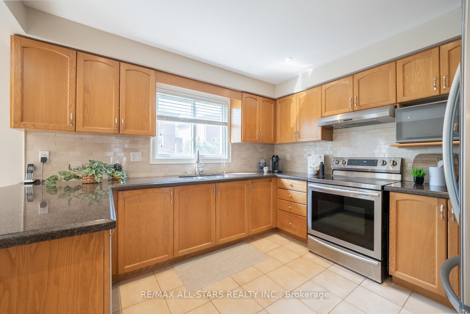 Photo 17 of 33 Dundee Crescent, Markham, Village Green-South Unionville — HOMEH