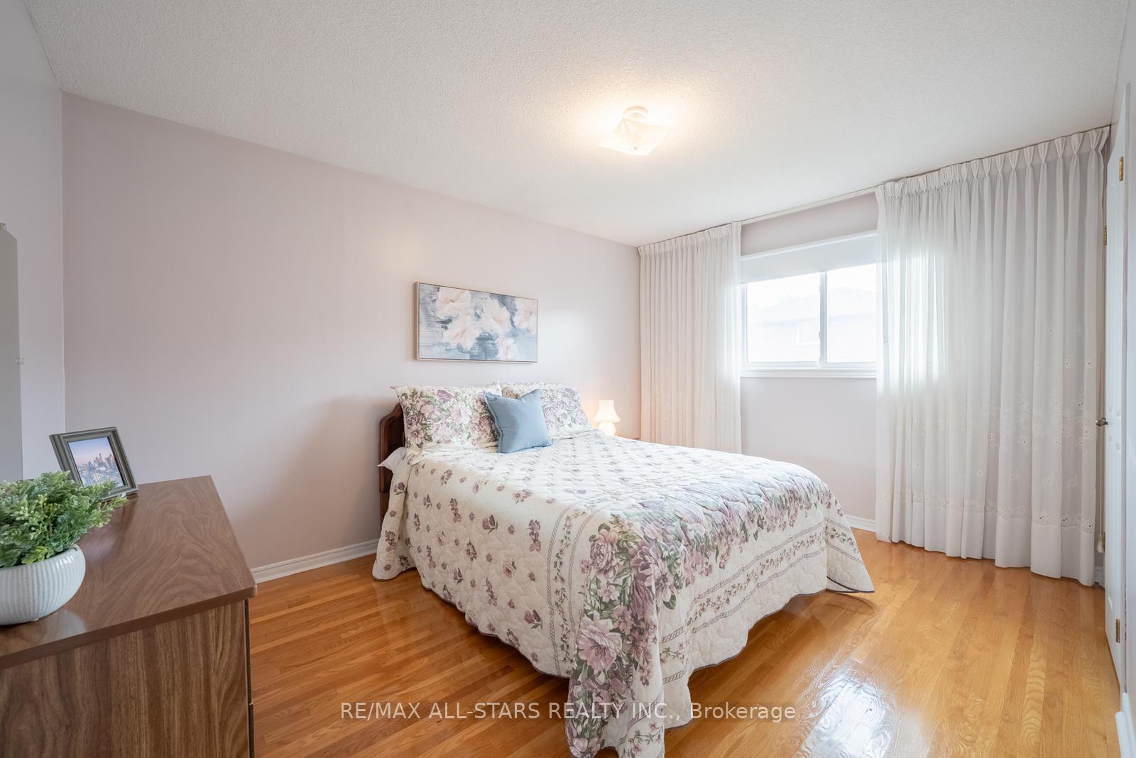 Photo 24 of 33 Dundee Crescent, Markham, Village Green-South Unionville — HOMEH