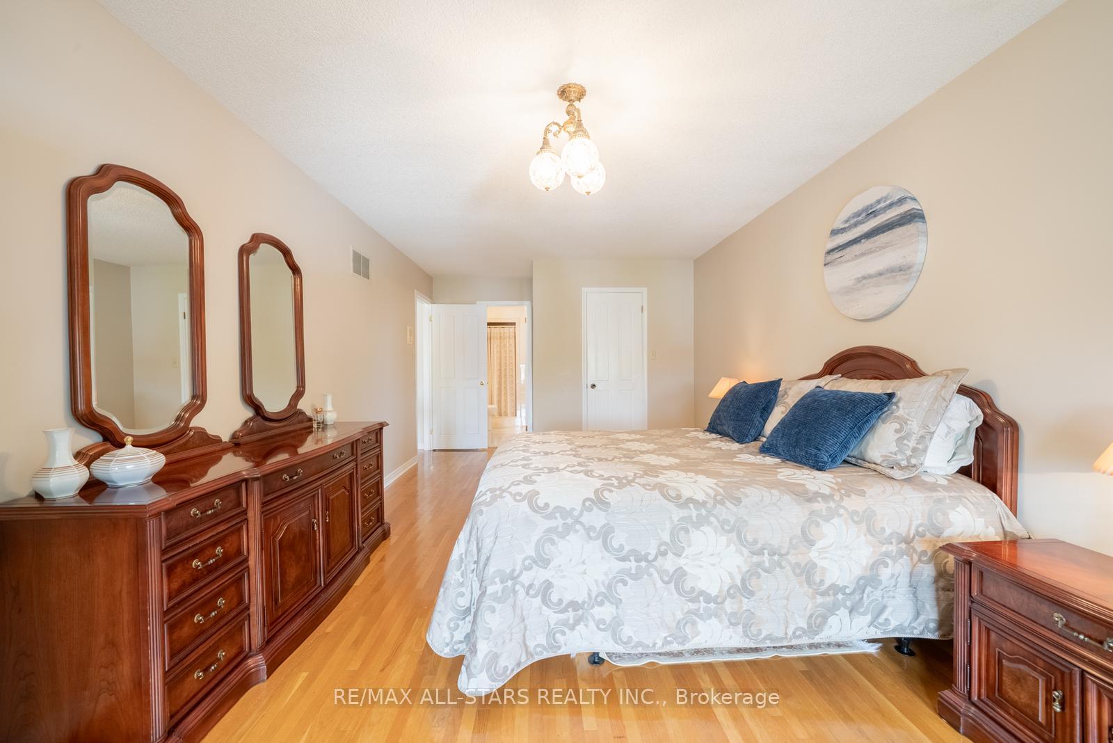 Photo 34 of 33 Dundee Crescent, Markham, Village Green-South Unionville — HOMEH