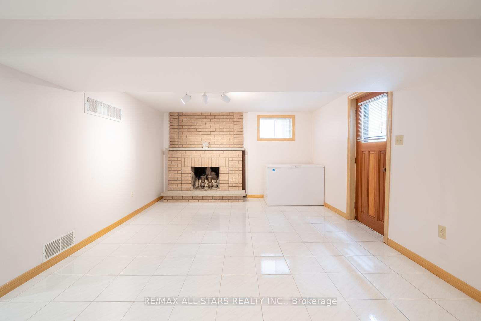 Photo 36 of 33 Dundee Crescent, Markham, Village Green-South Unionville — HOMEH