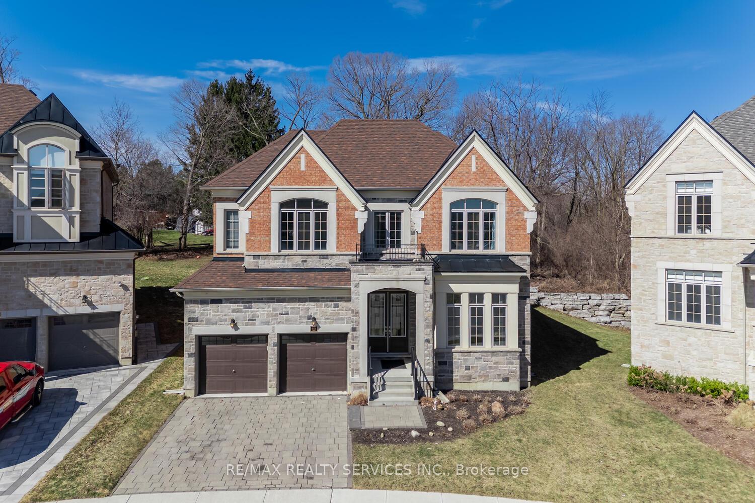 Photo 2 of 945 Pondcliffe Court, Kitchener — HOMEH