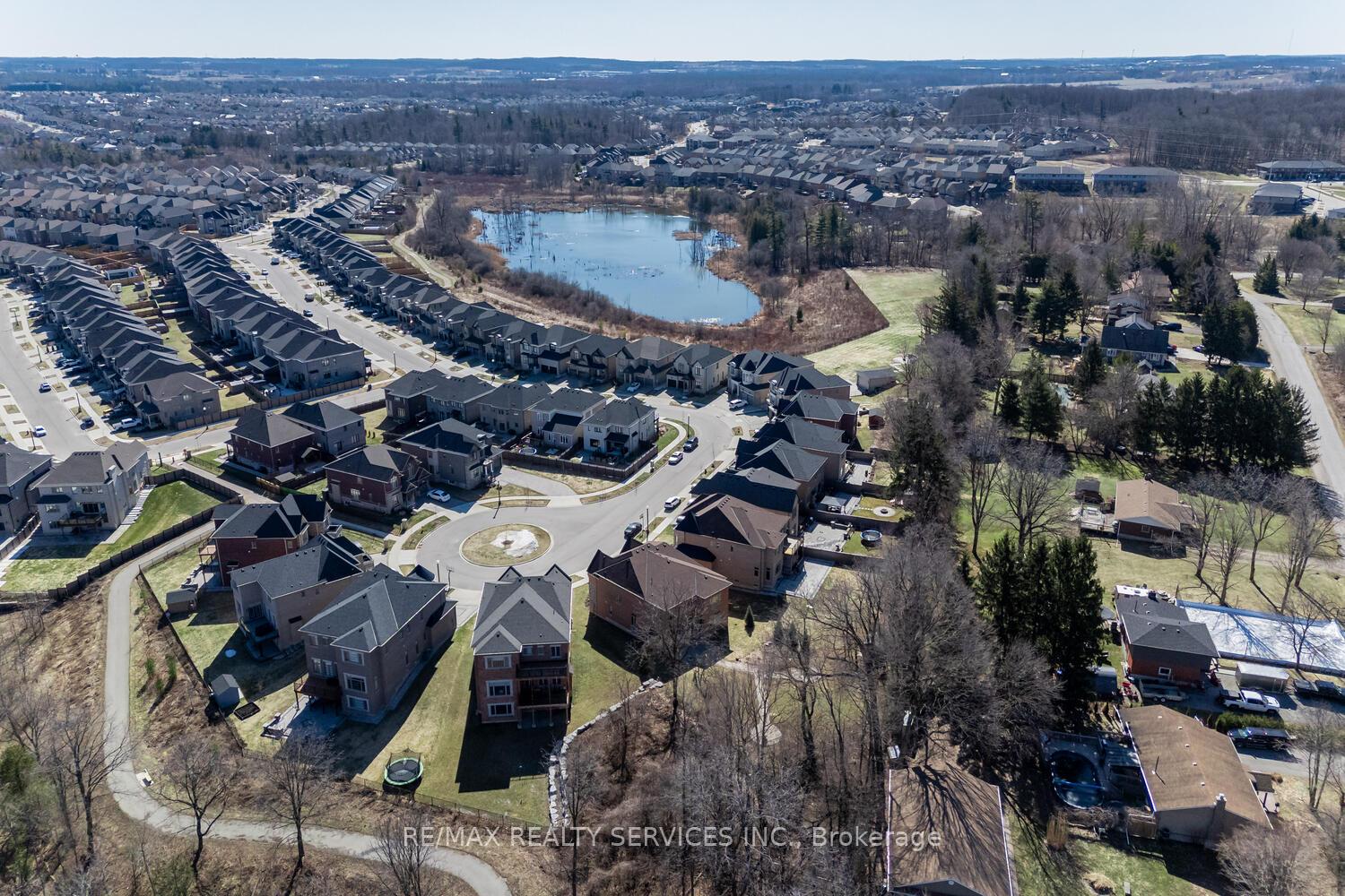 Photo 7 of 945 Pondcliffe Court, Kitchener — HOMEH
