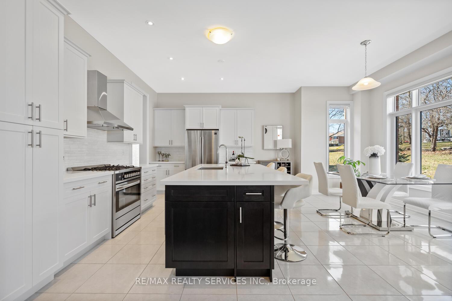 Photo 11 of 945 Pondcliffe Court, Kitchener — HOMEH
